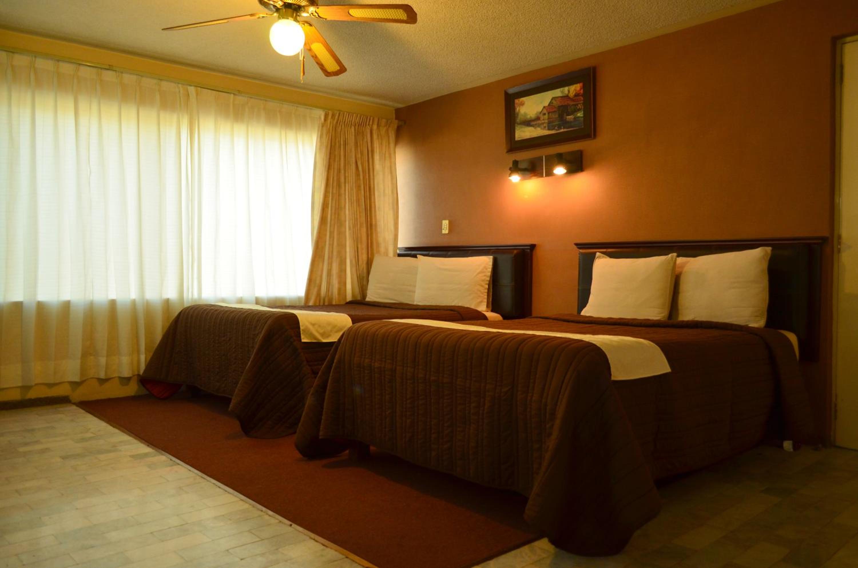 Quadruple Room - Photo 1