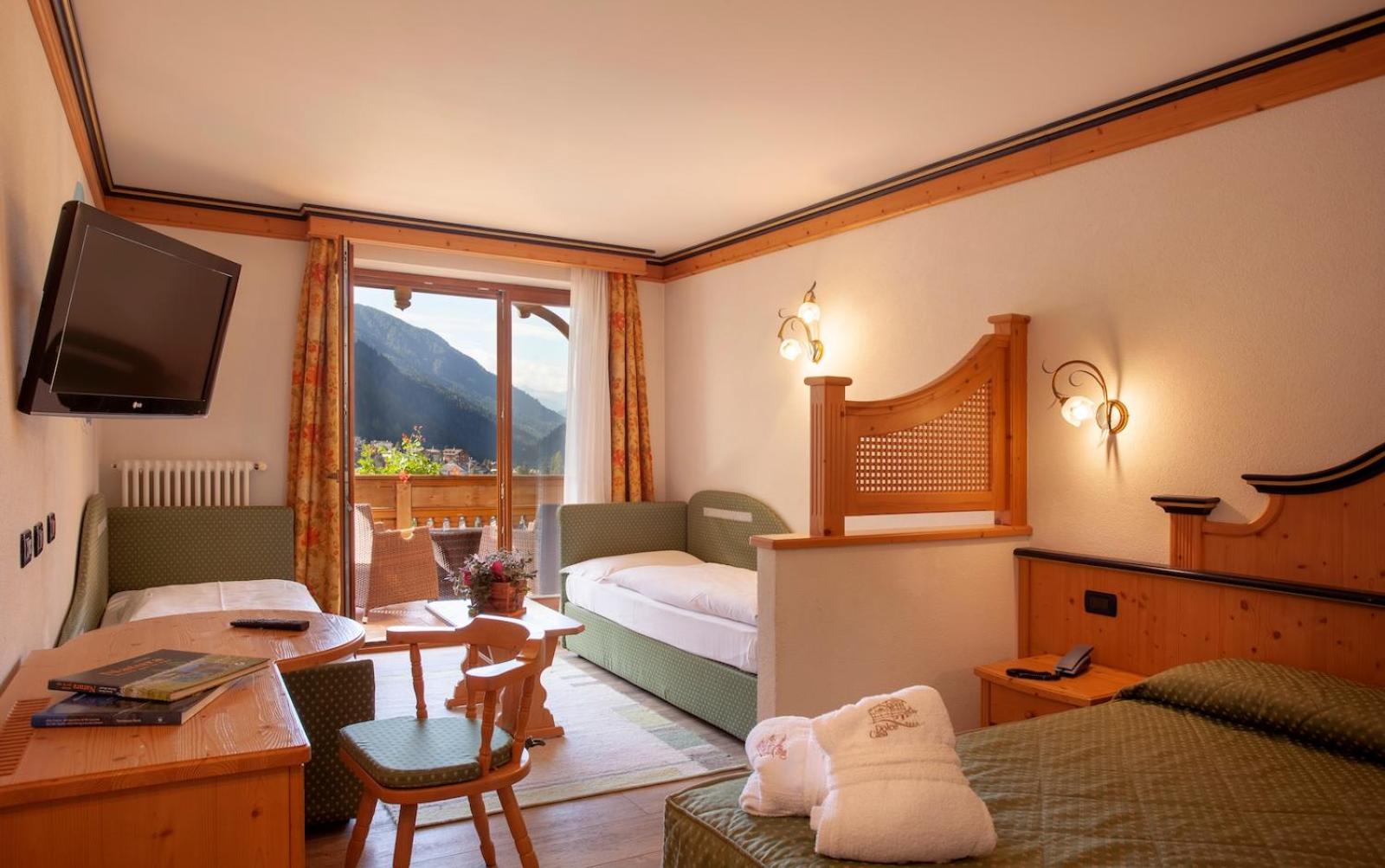 Family Junior Suite (2 Adults + 2 Children) photo 1