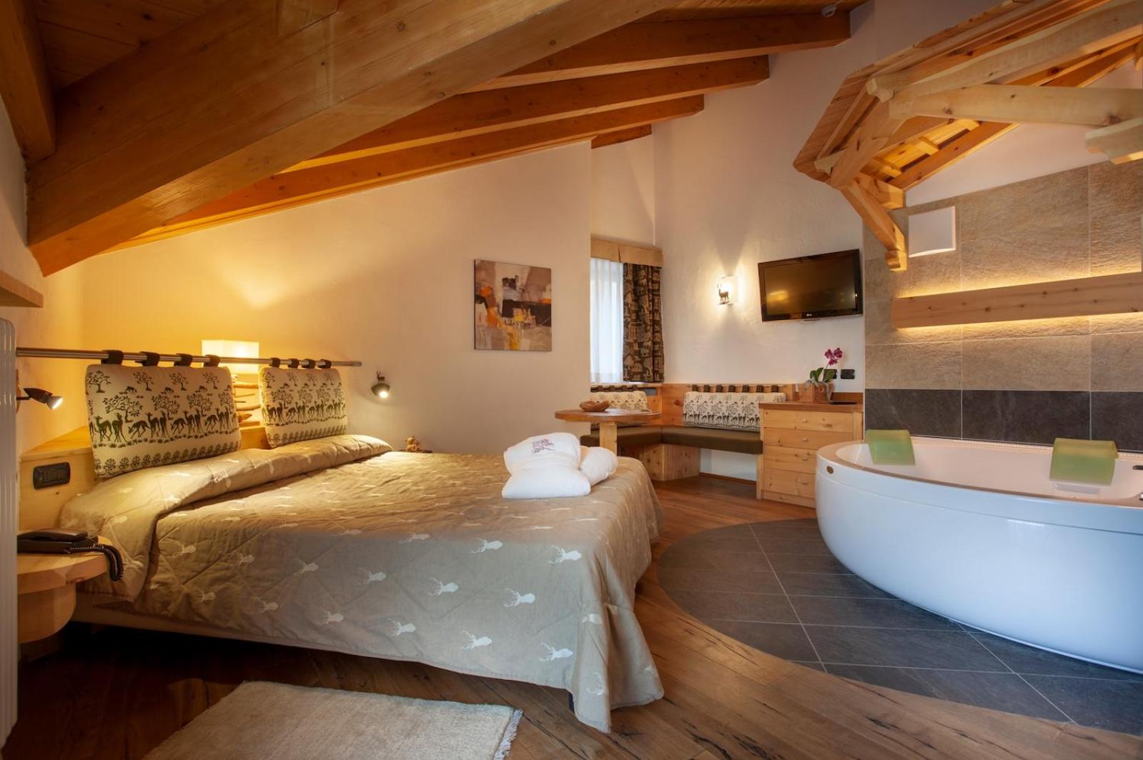 Suite with Spa Bath photo 1