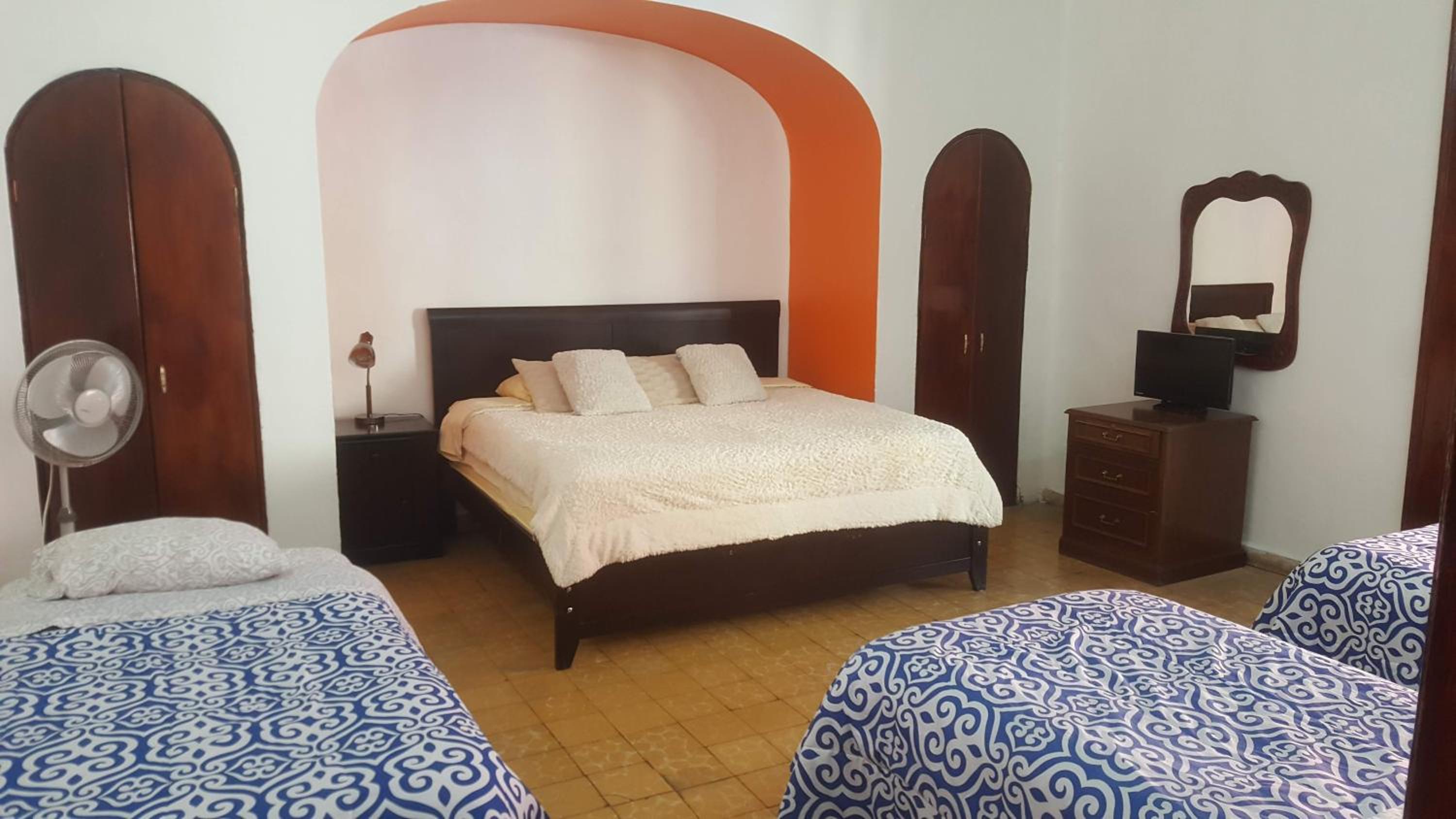 King Suite with Balcony - Photo 9