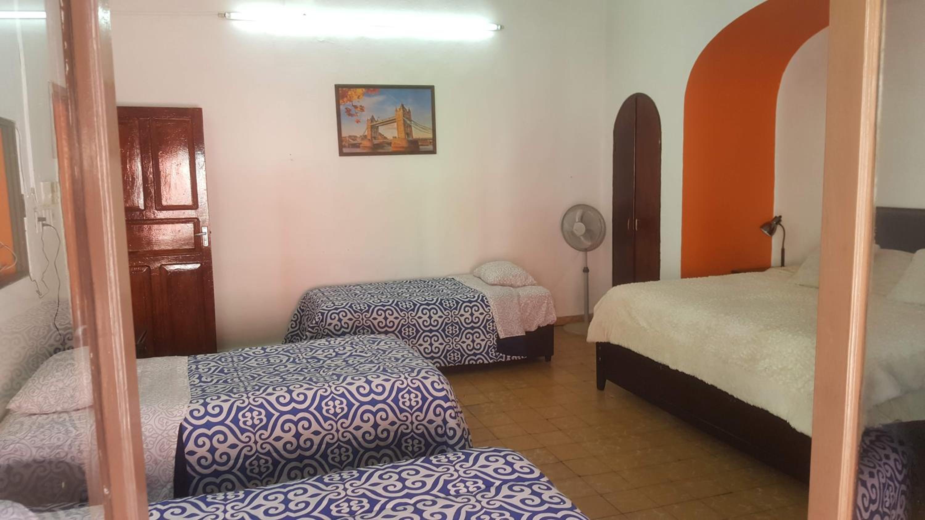 King Suite with Balcony - Photo 4