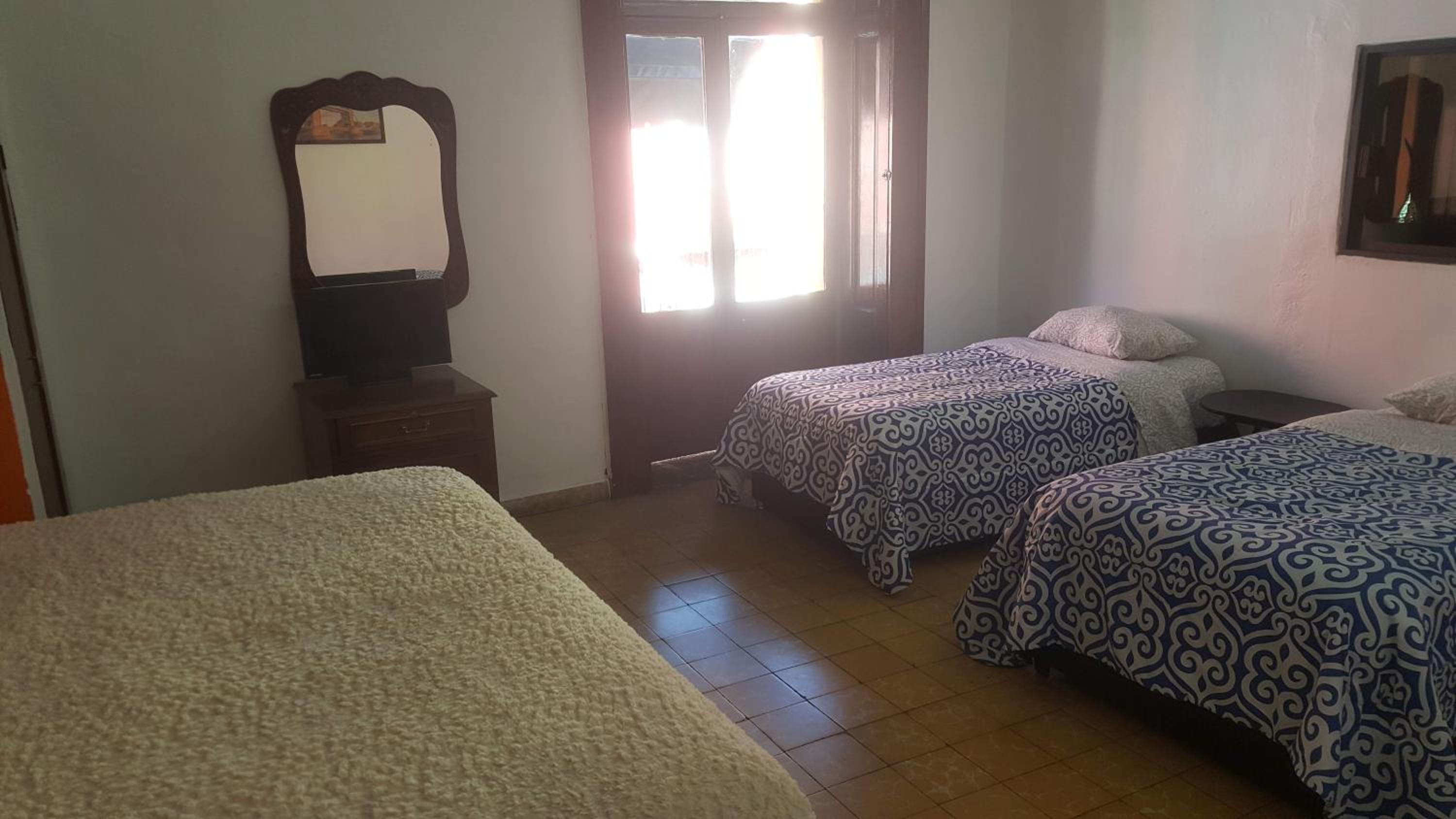 King Suite with Balcony - Photo 3