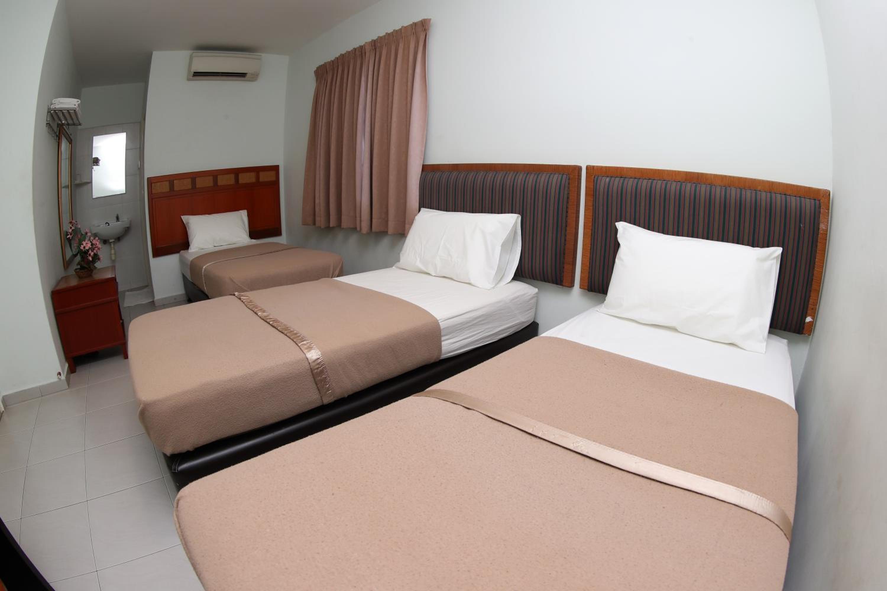 Triple Room with Bathroom photo 2