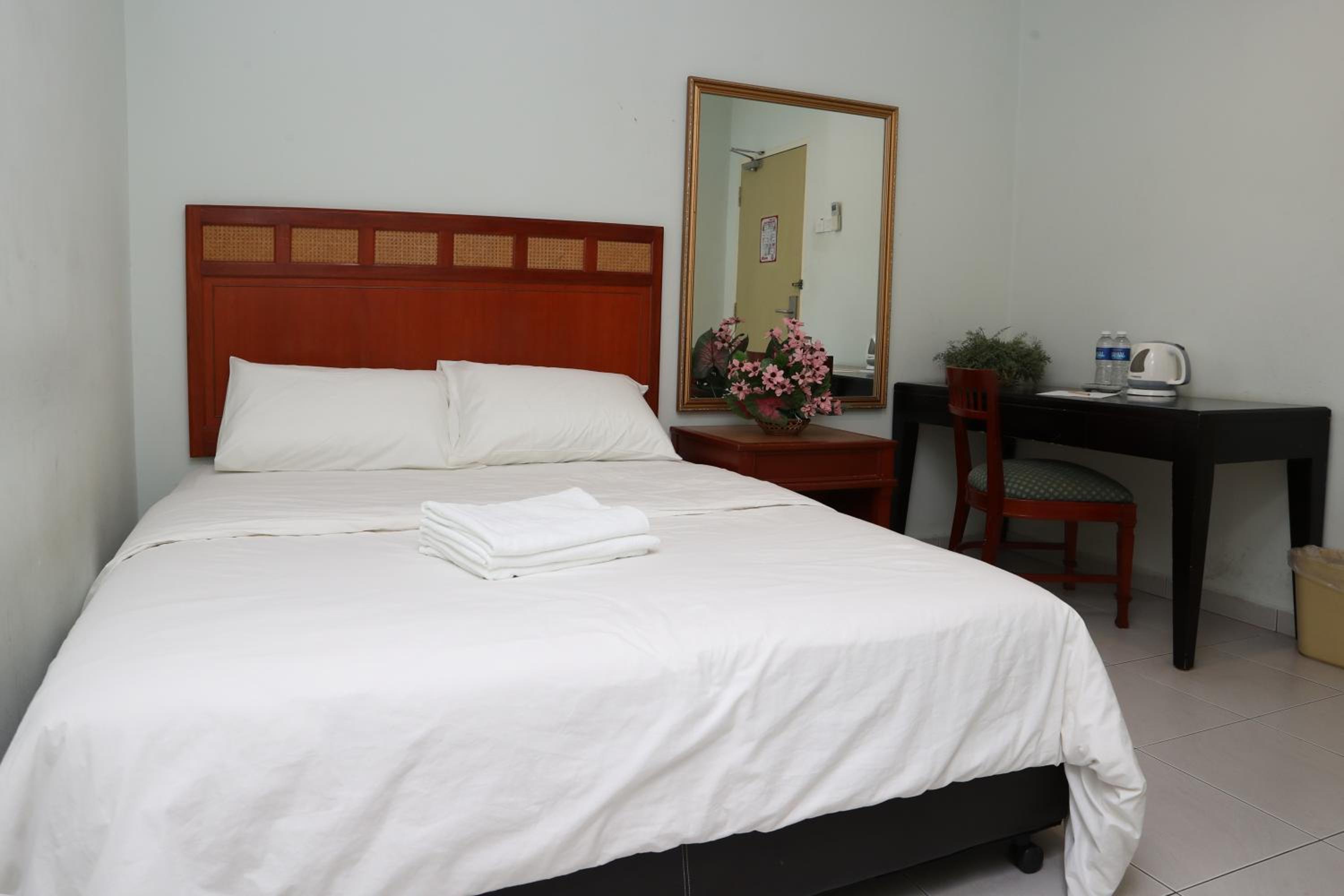 Deluxe Queen Room - Photo 4