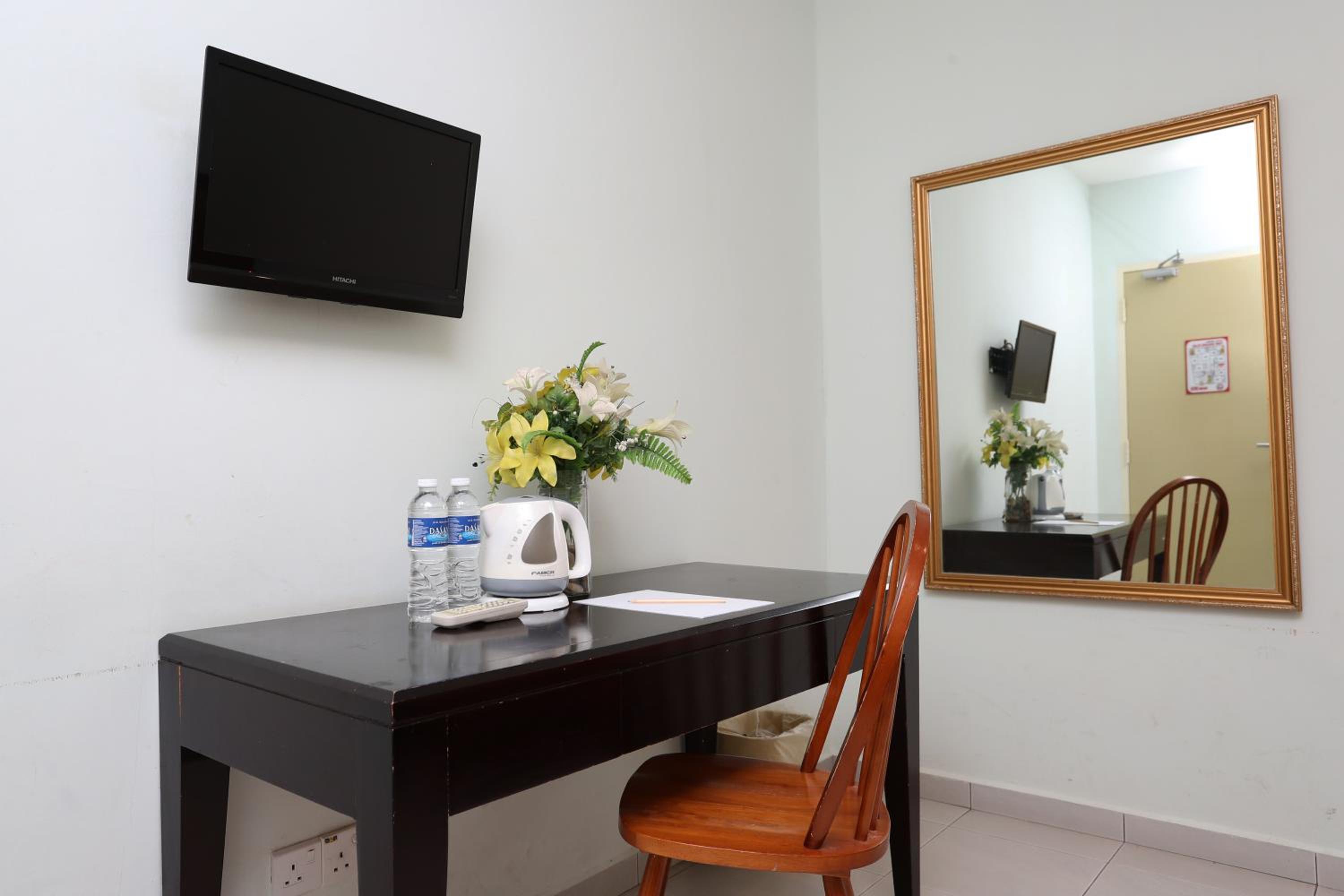 Deluxe Queen Room - Photo 3