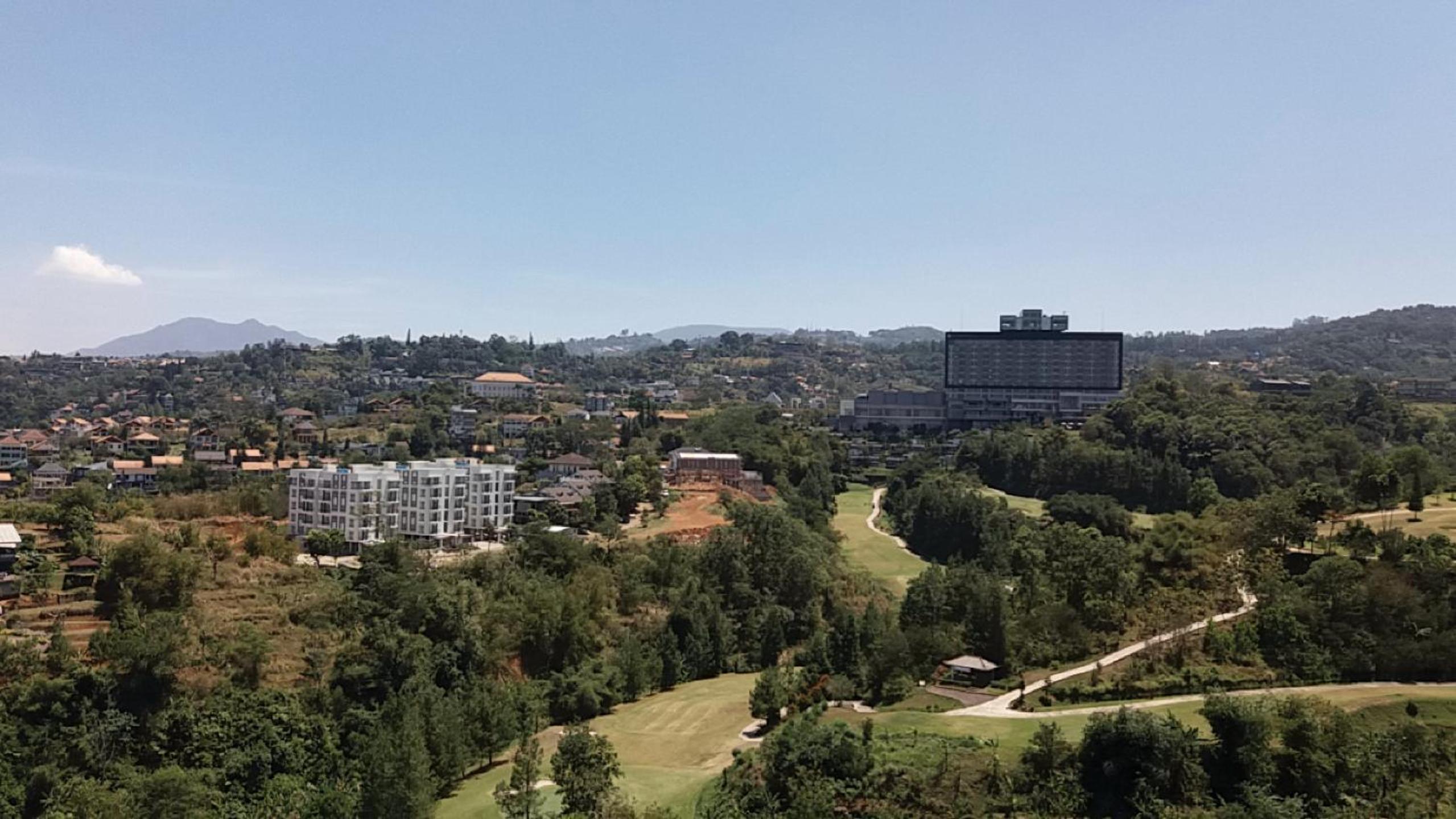 Apartment with Mountain View - Photo 4