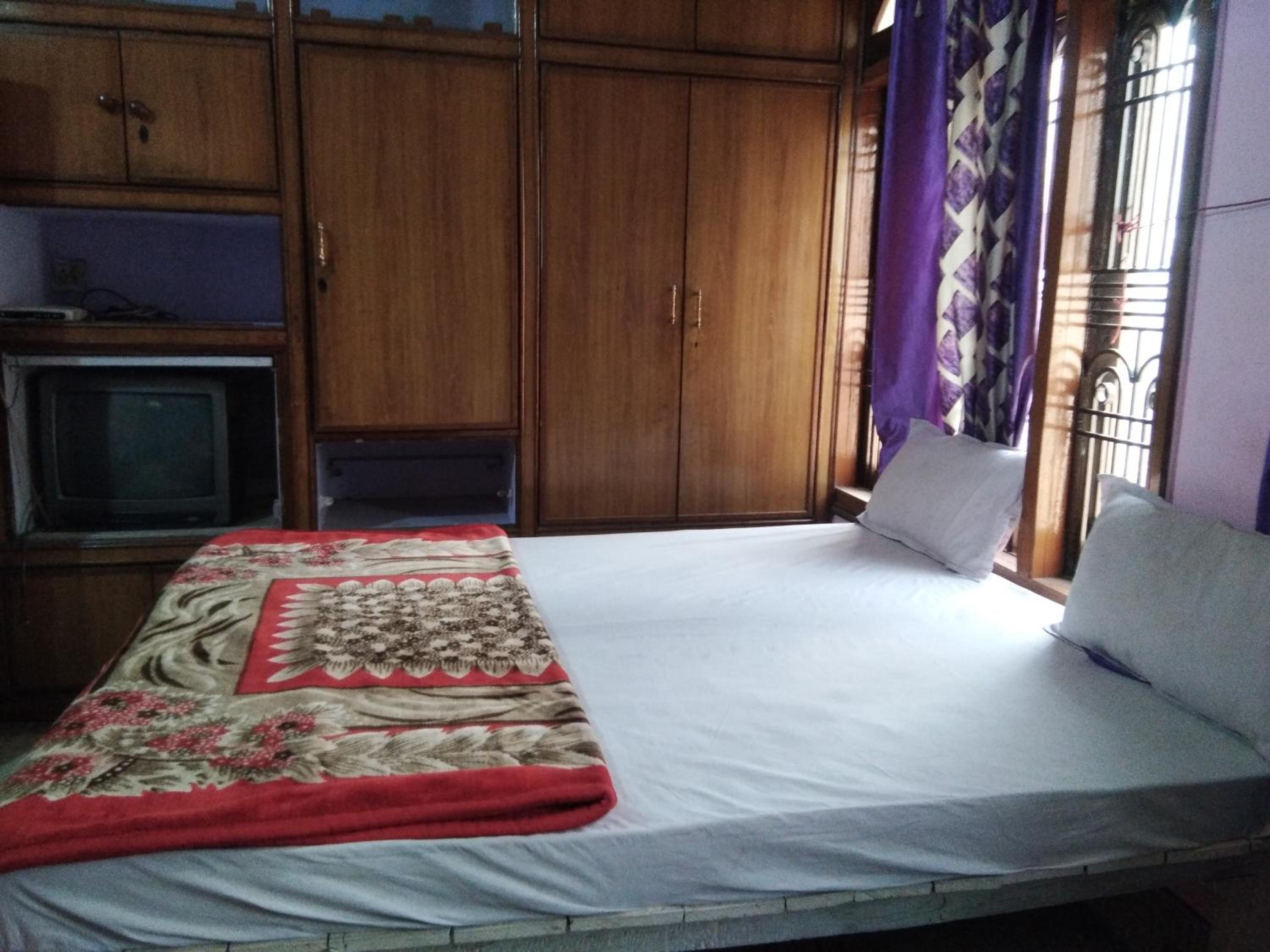 Deluxe Double Room (2 Adults + 1 Child) - Photo 9