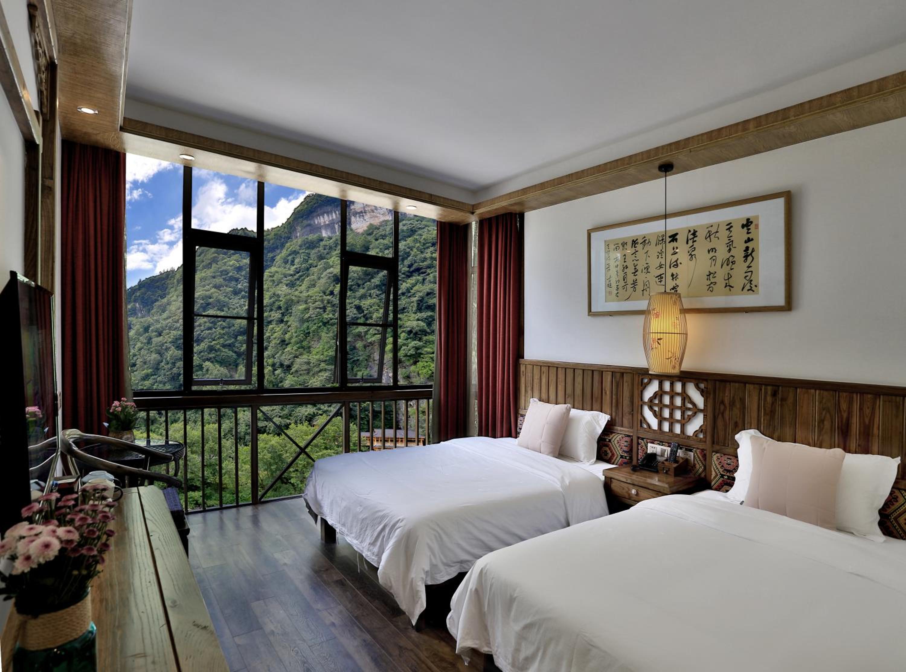 Standard Twin Room with Mountain View