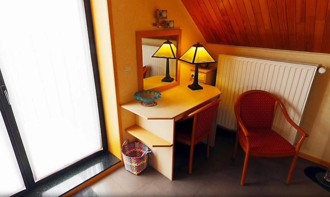 Double Room with Spa Bath photo 3