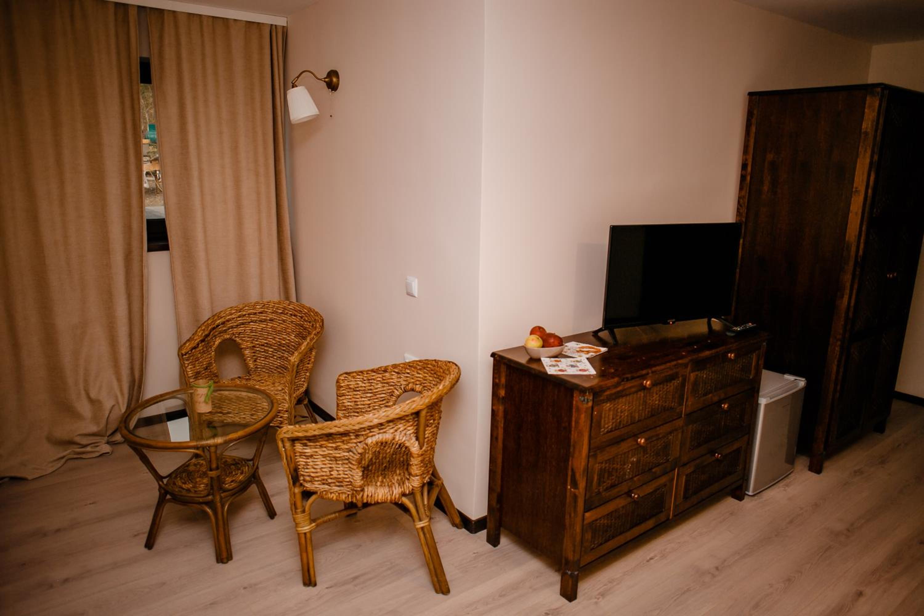Double Room with Garden View - Photo 8