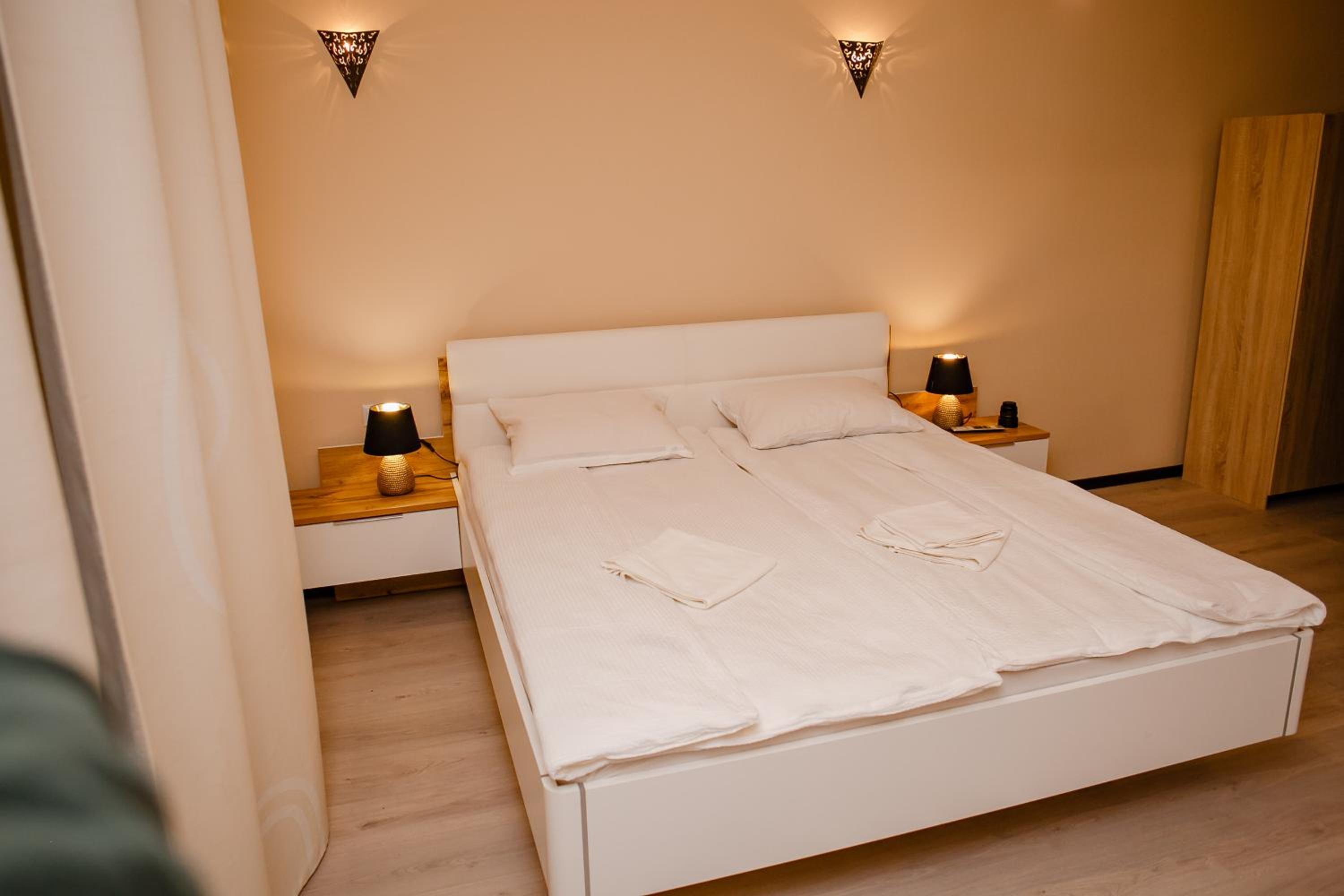Double Room with Mountain View - Photo 11