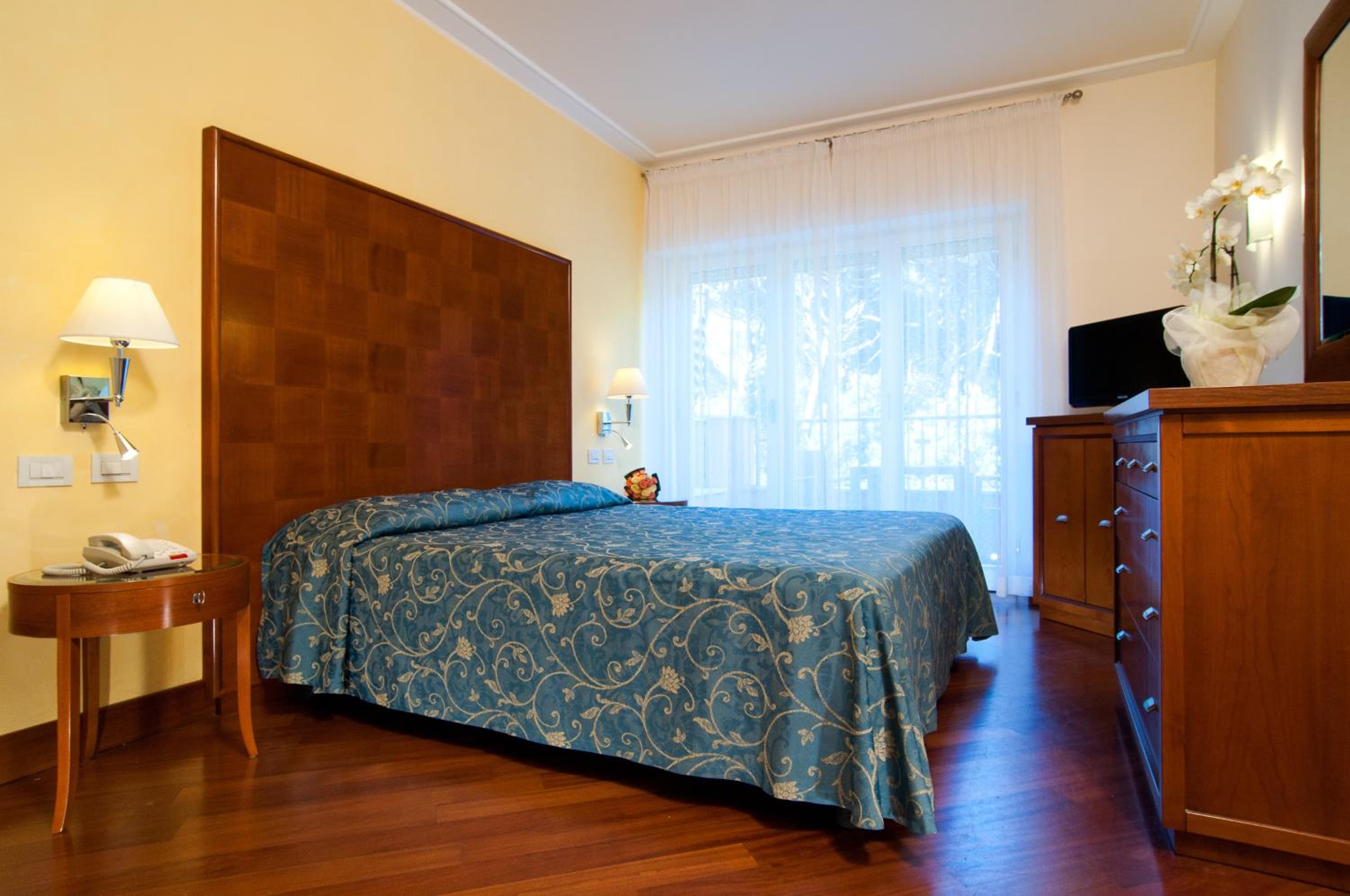 Superior Double Room with Balcony - Photo 4