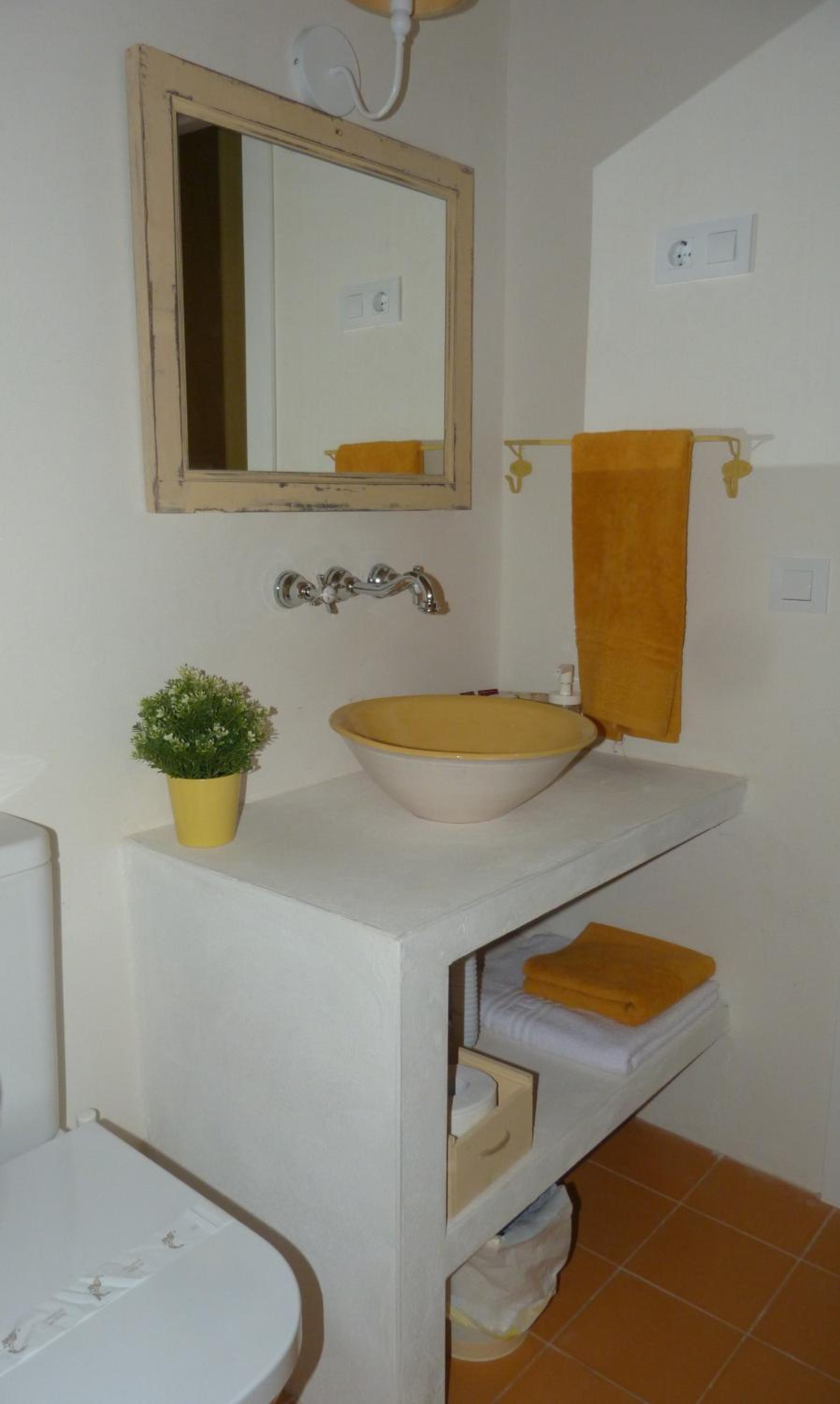 Twin Room - Photo 9