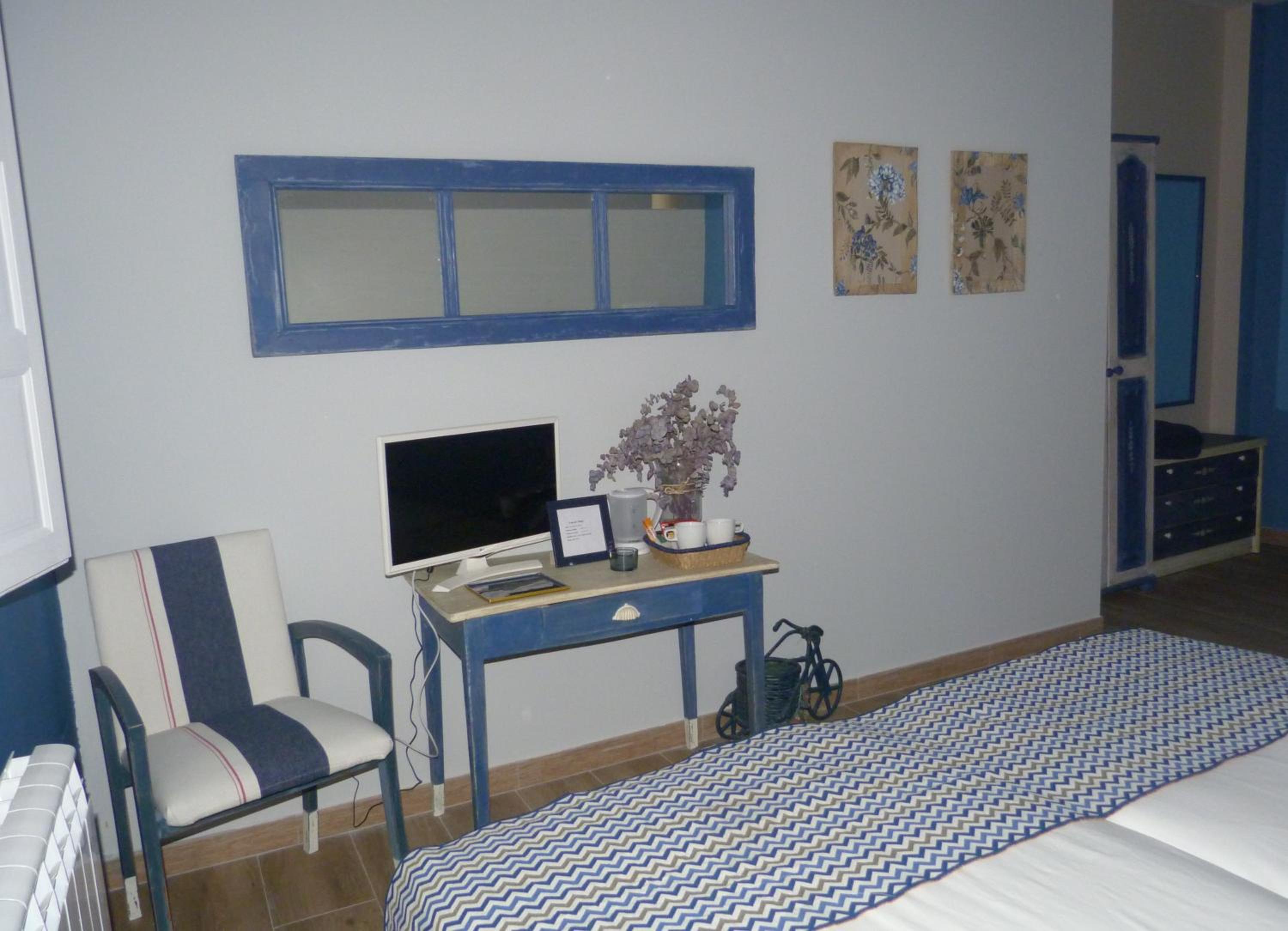Twin Room - Photo 6