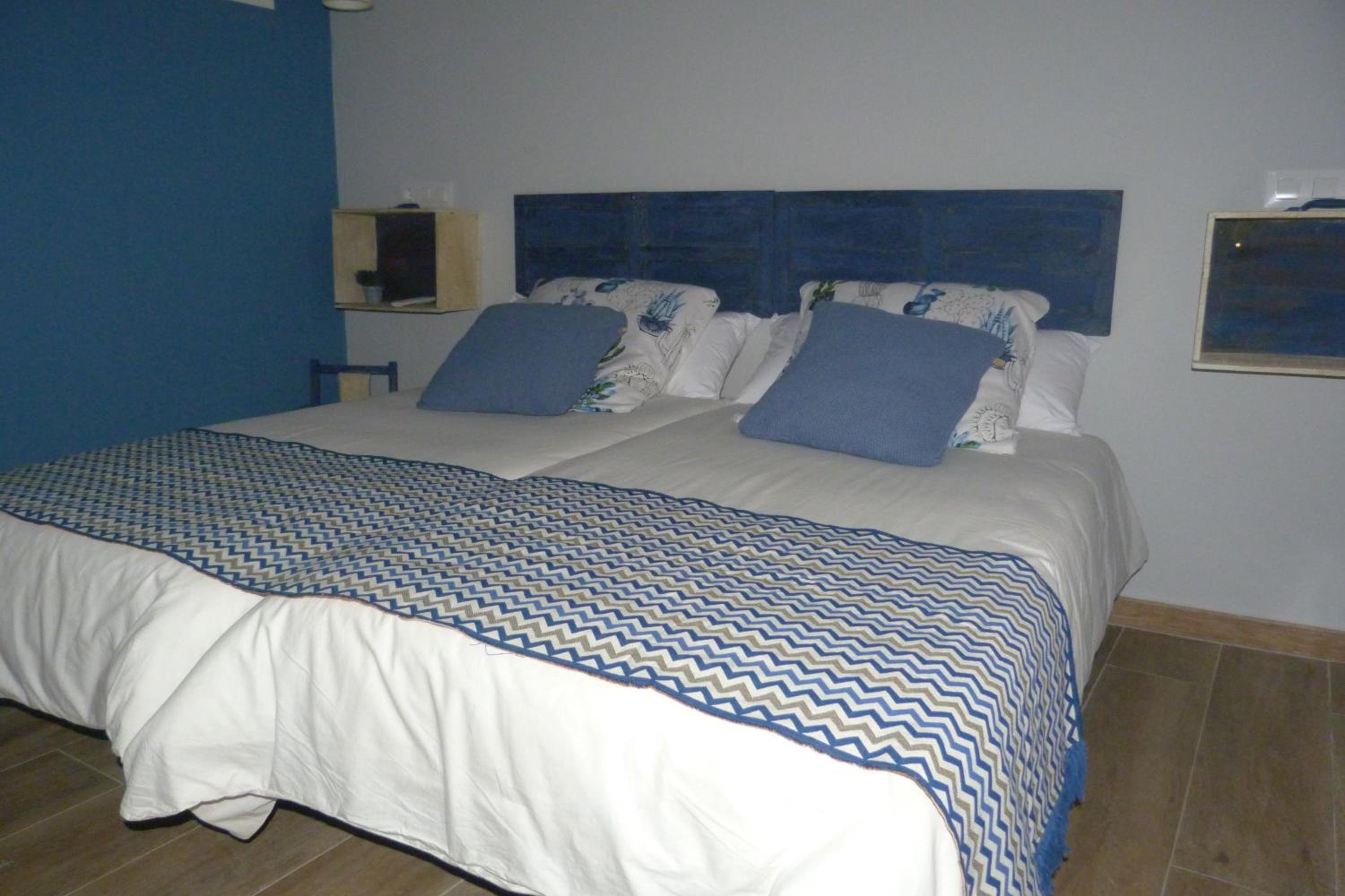 Twin Room - Photo 5
