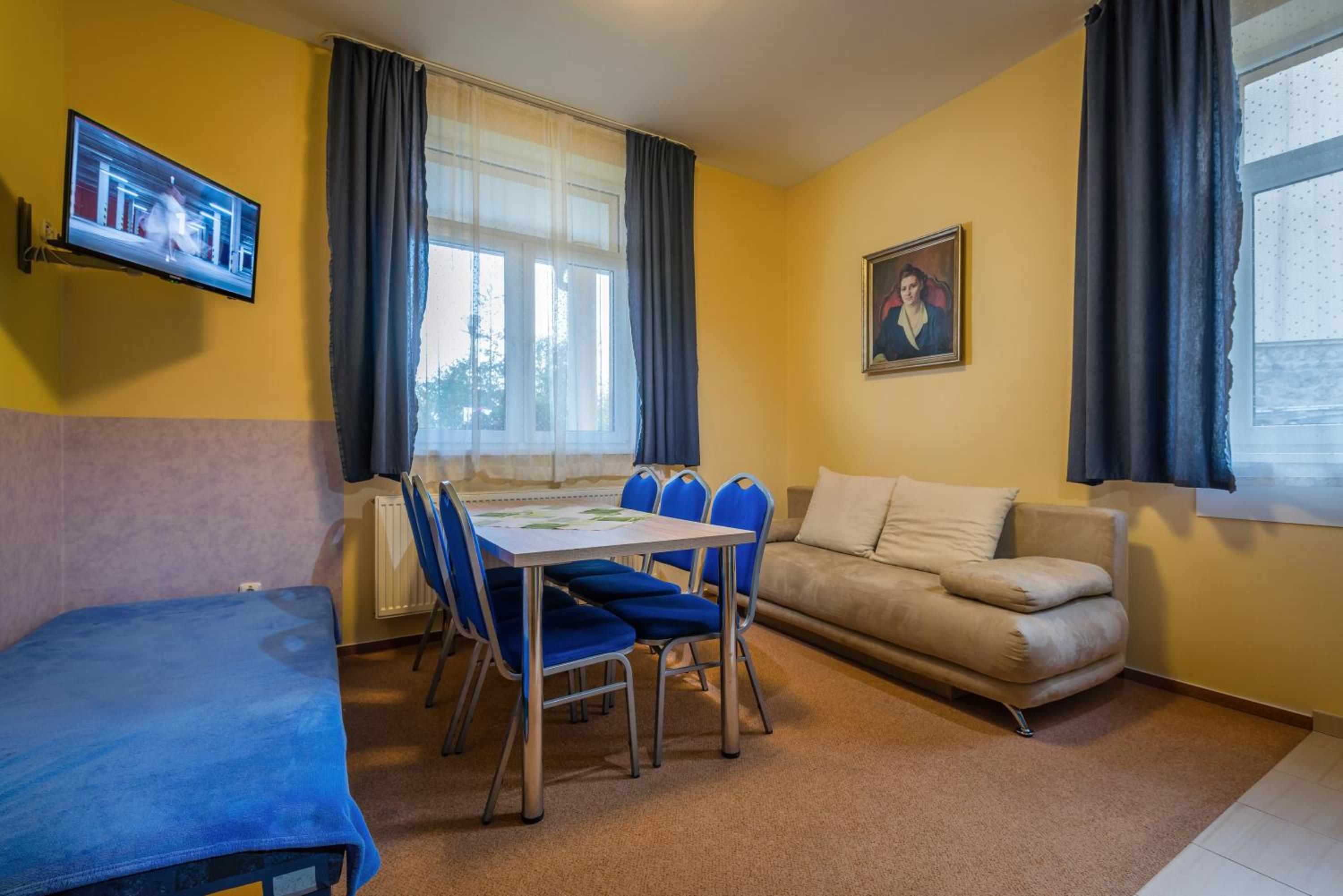 Apartment - Disability Access - Photo 2