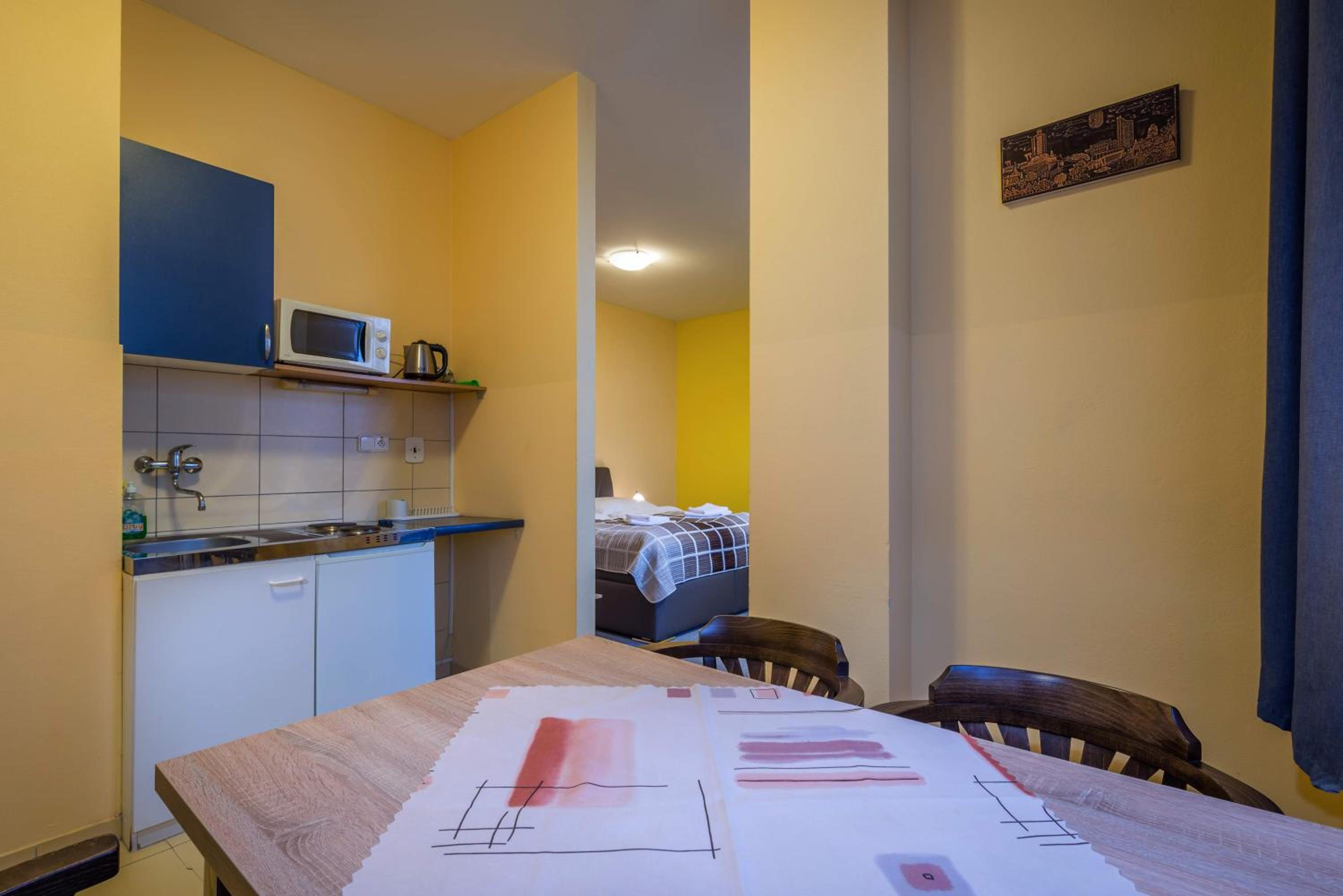 Deluxe Studio Apartment - Photo 4