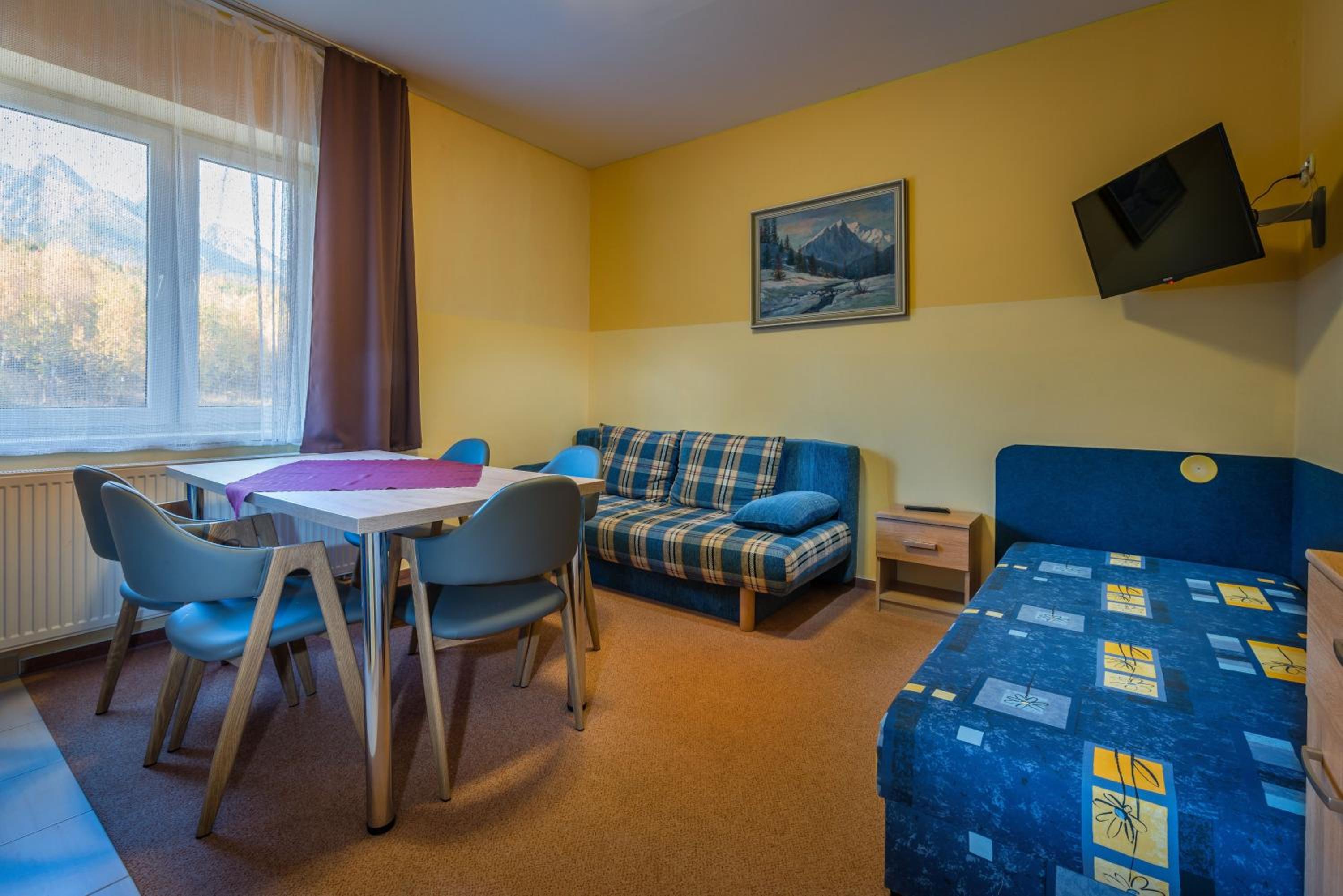 Apartment with Mountain View - Photo 1