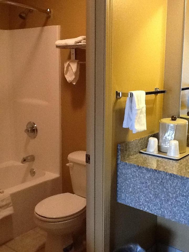 King Room - Non-Smoking - Photo 3