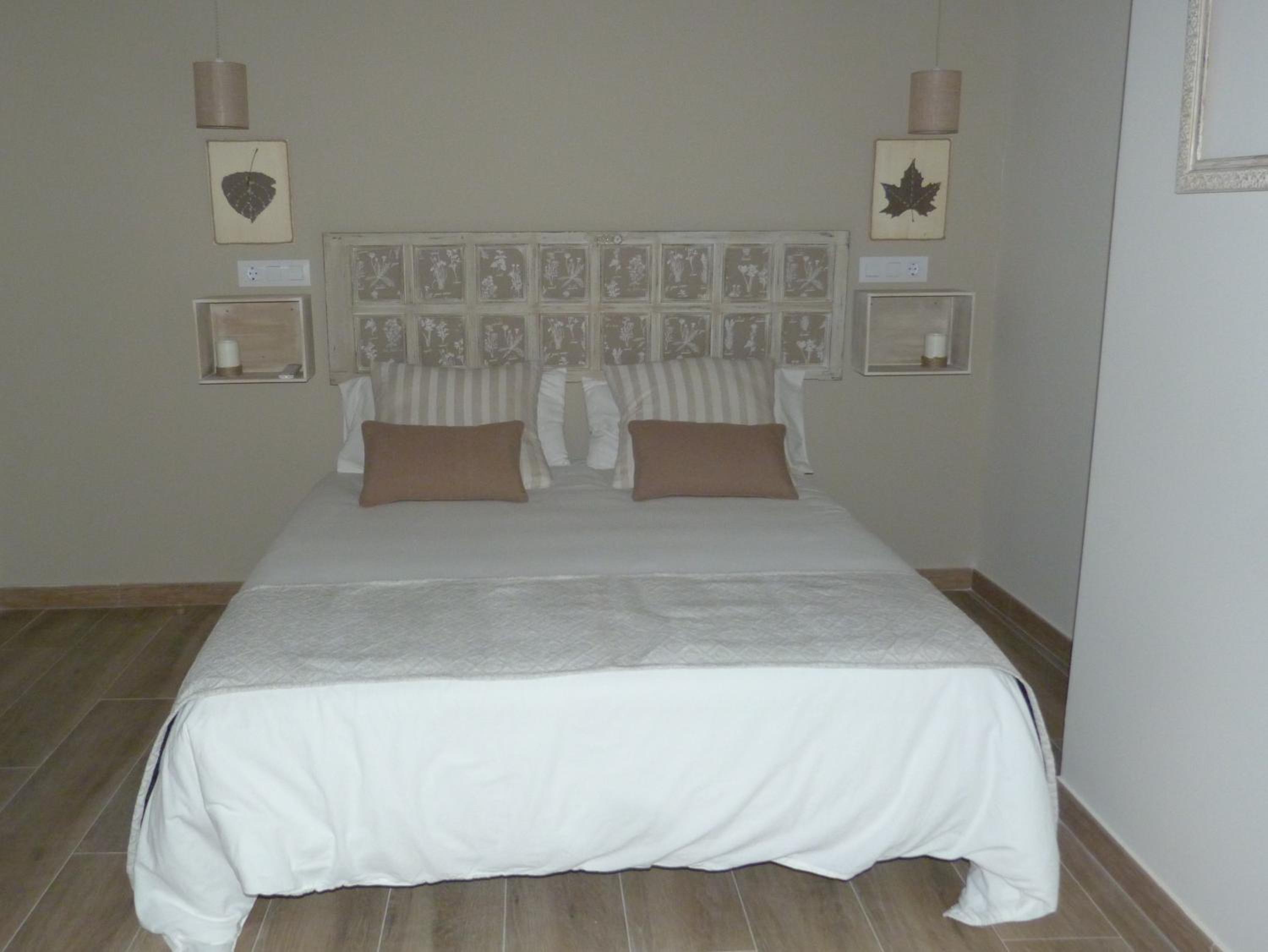 Double Room - Photo 6