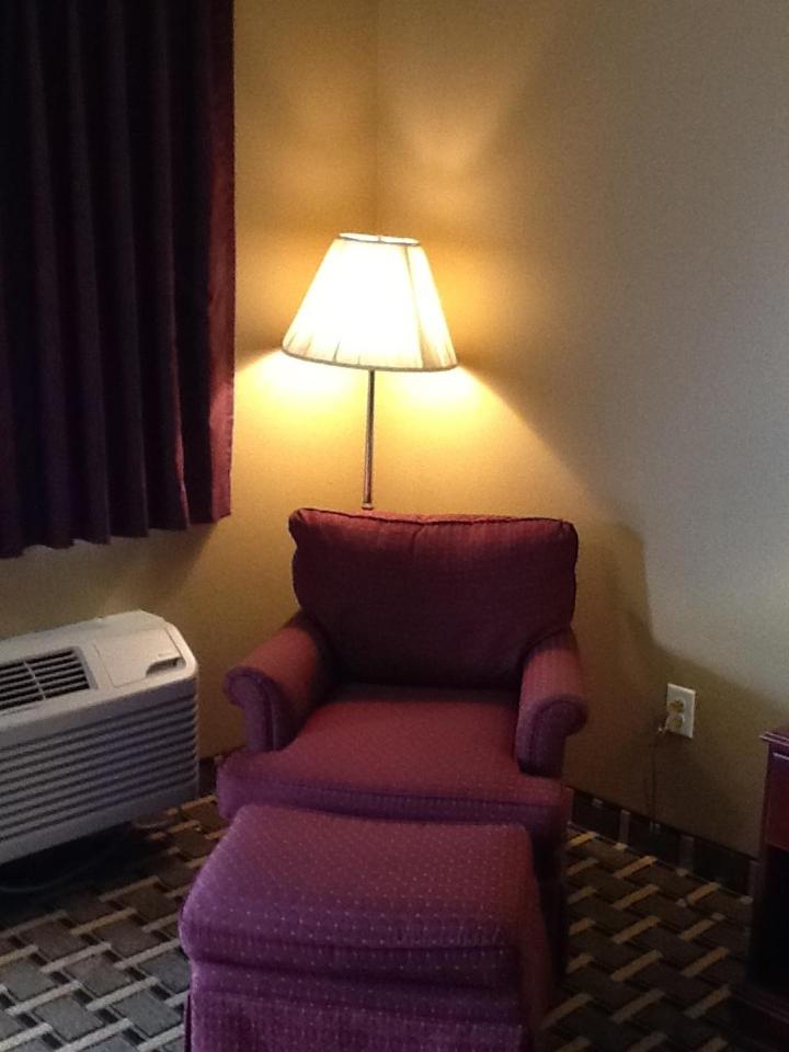 King Room - Non-Smoking - Photo 8