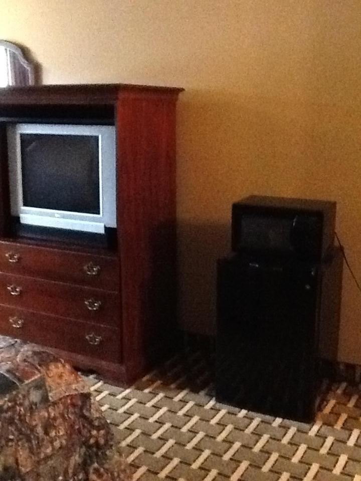 King Room - Non-Smoking - Photo 7