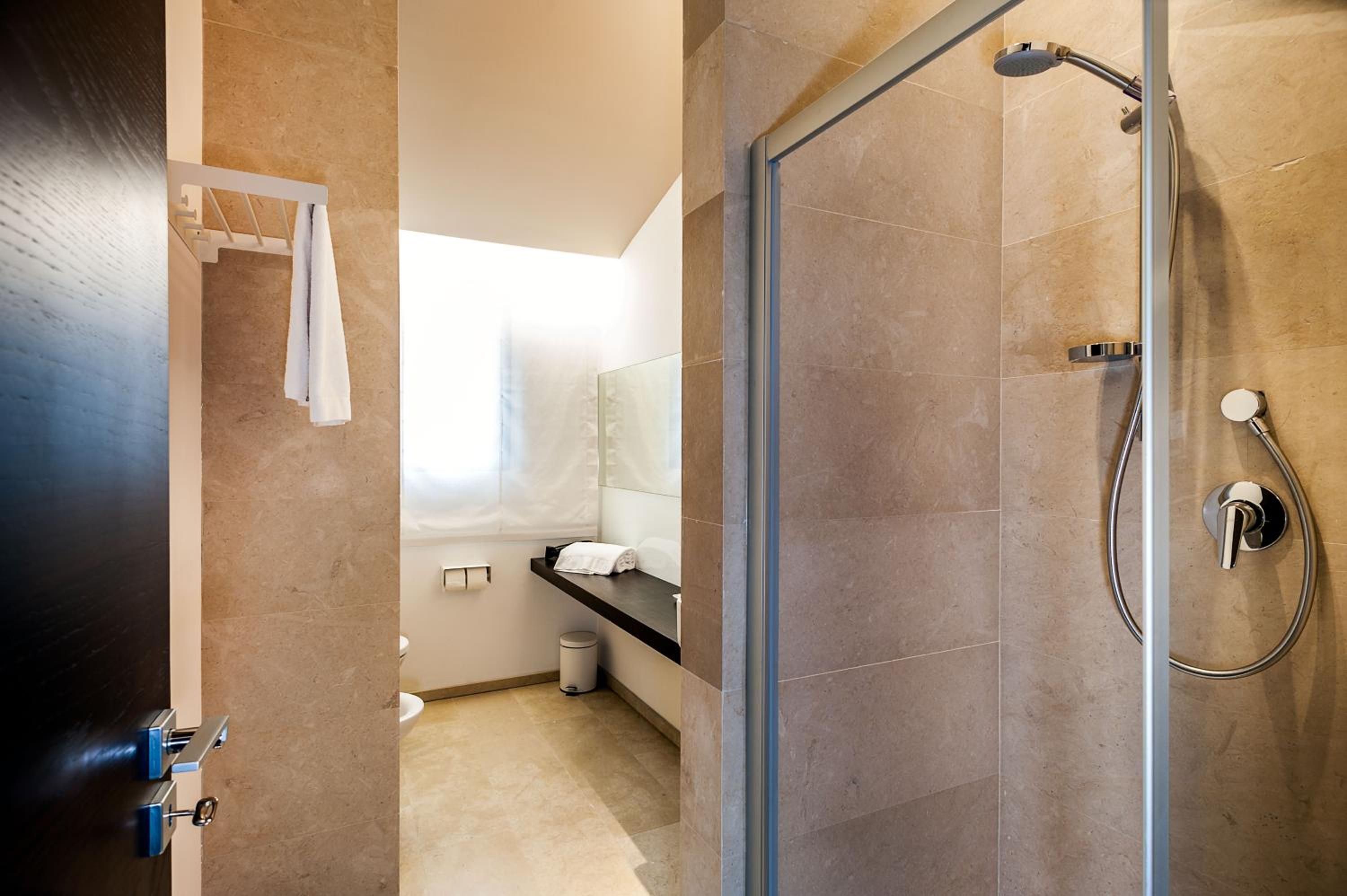 Standard Double or Twin Room photo 3