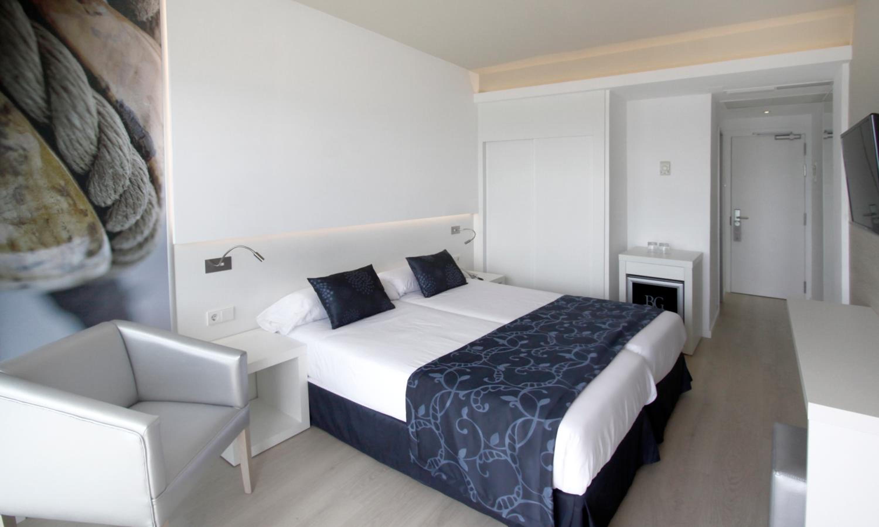 Double or Twin Room - Photo 1