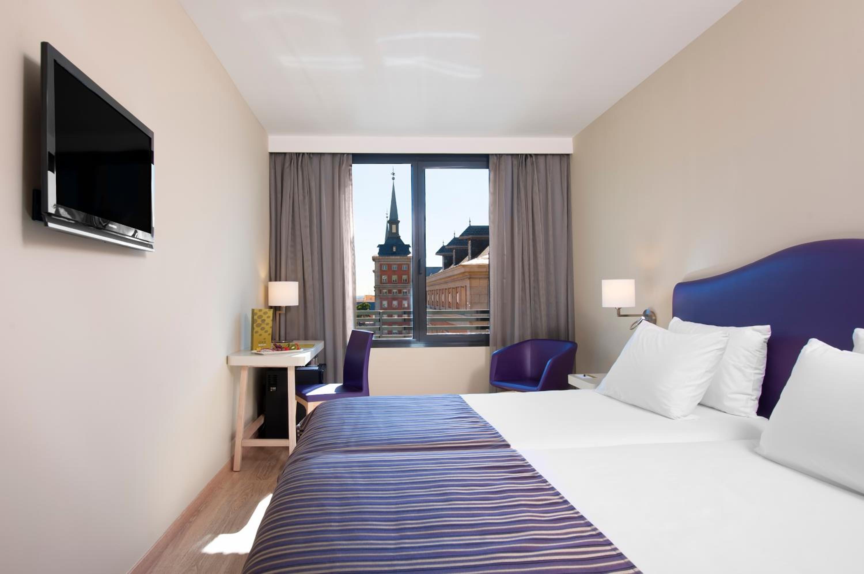 Superior Double or Twin Room thumbnail 5