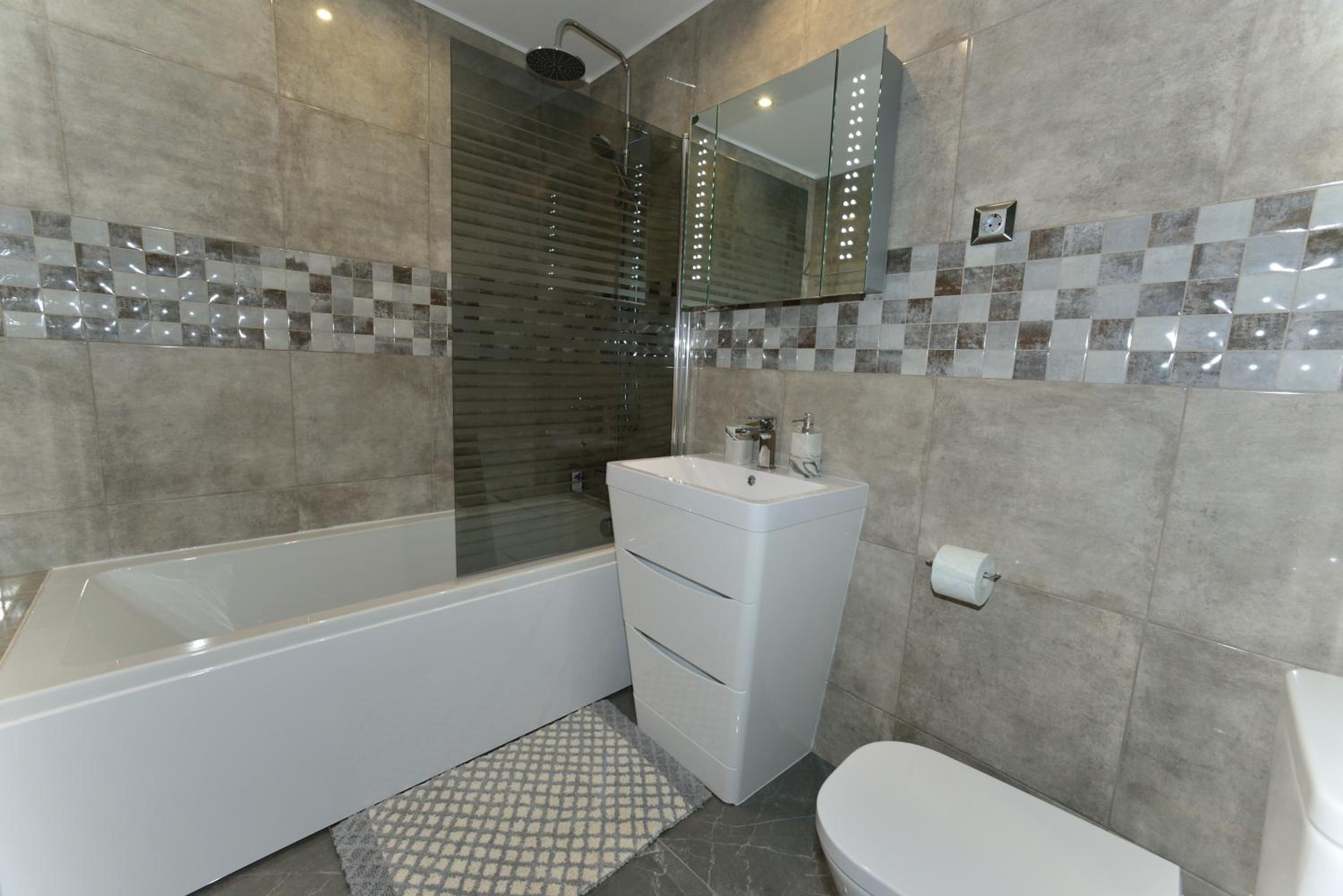 Superior One-Bedroom Apartment - Photo 6