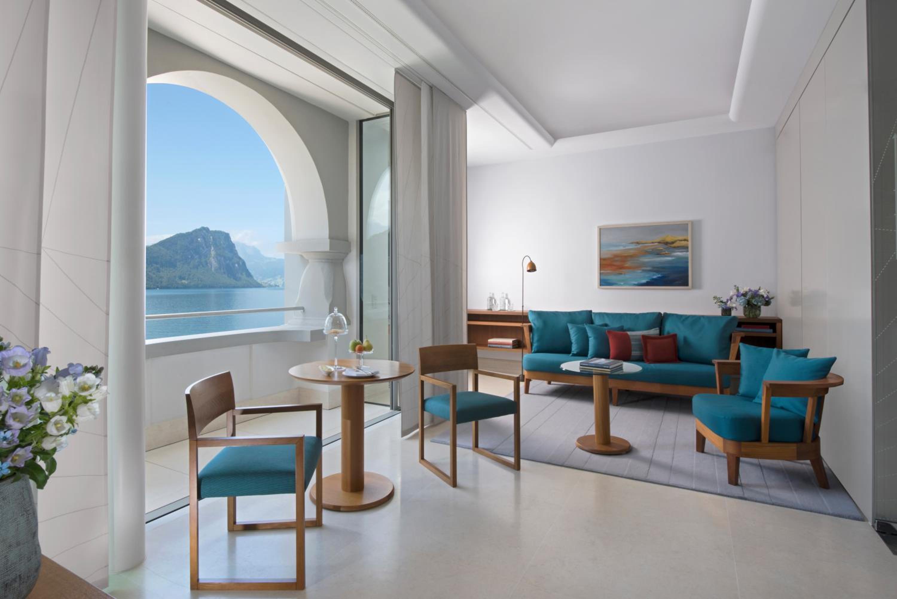 Deluxe Junior Suite with Lake View - Photo 2