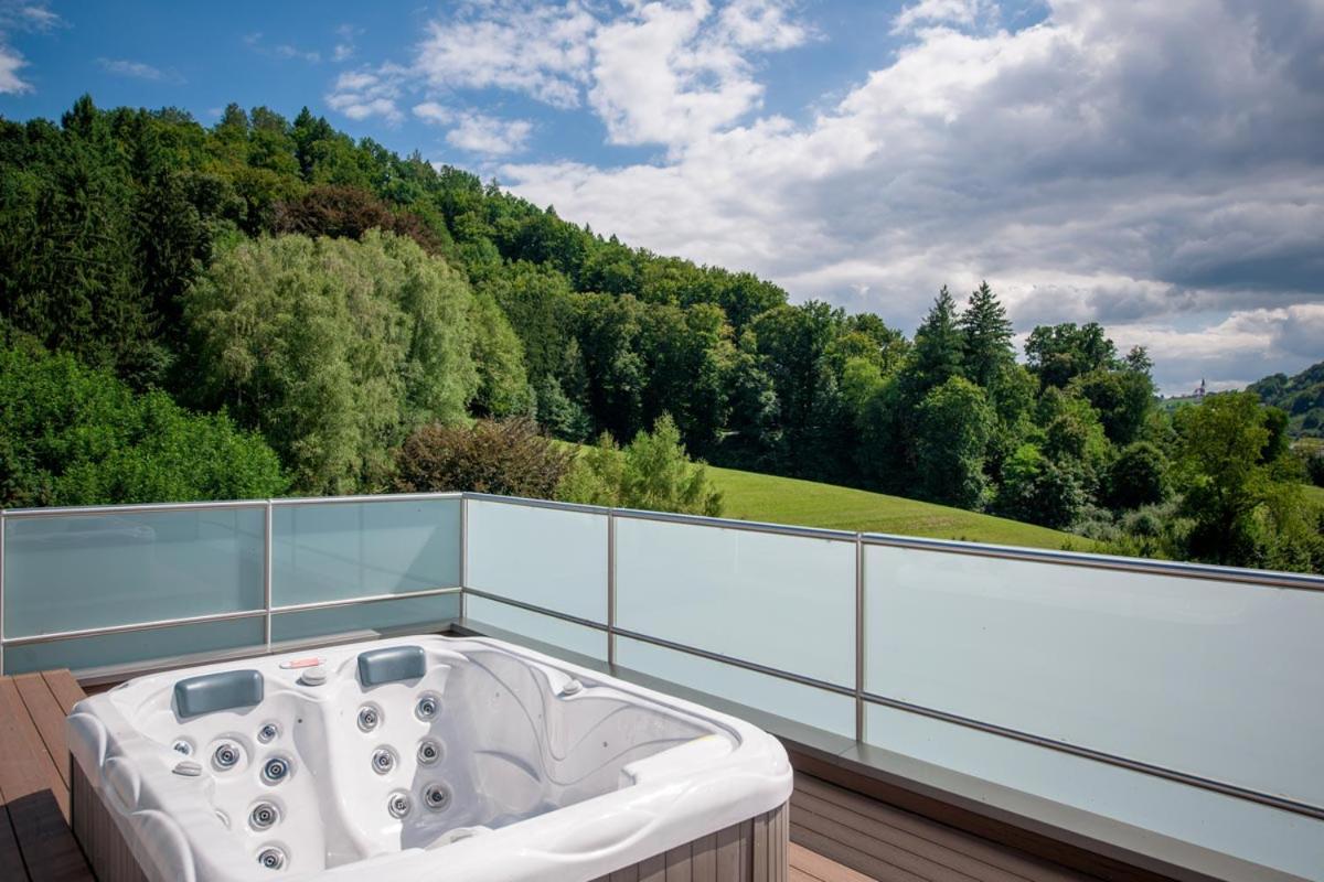 Luxury Double Room with Hot Tub - Photo 5