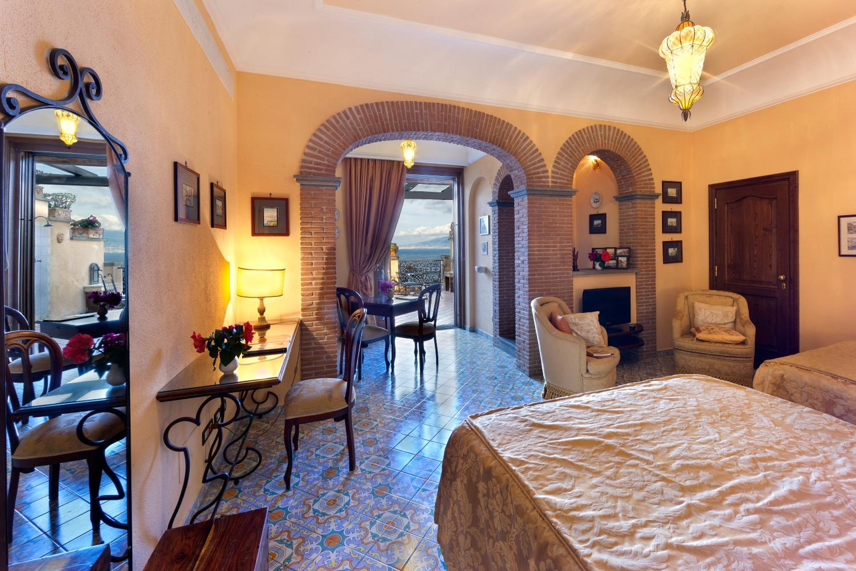 Junior Suite with Sea View - Photo 3