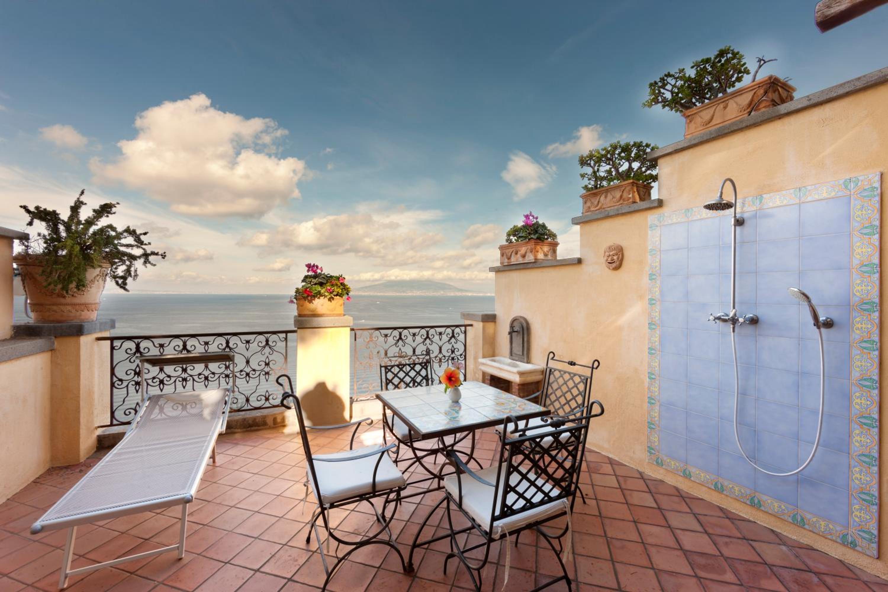 Junior Suite with Sea View - Photo 11