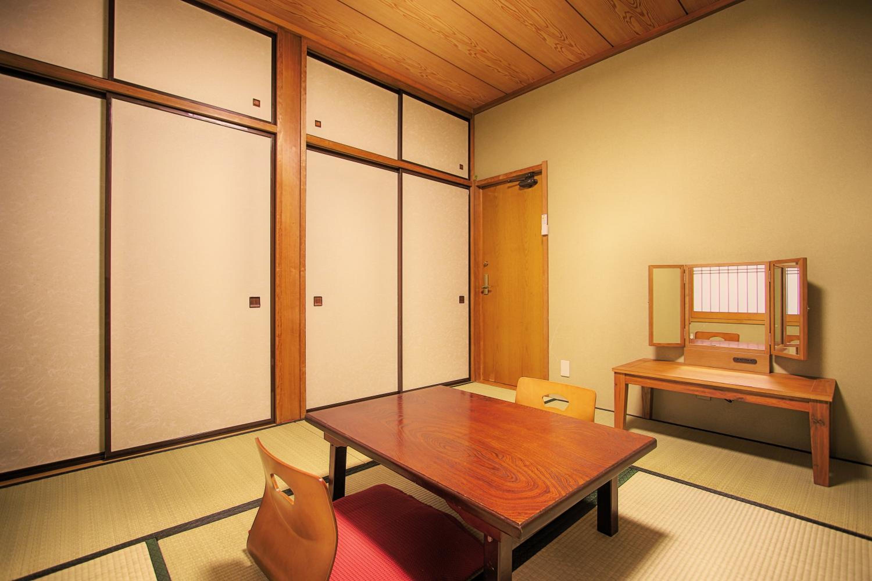 Economy Japanese-Style Twin Room - Photo 5