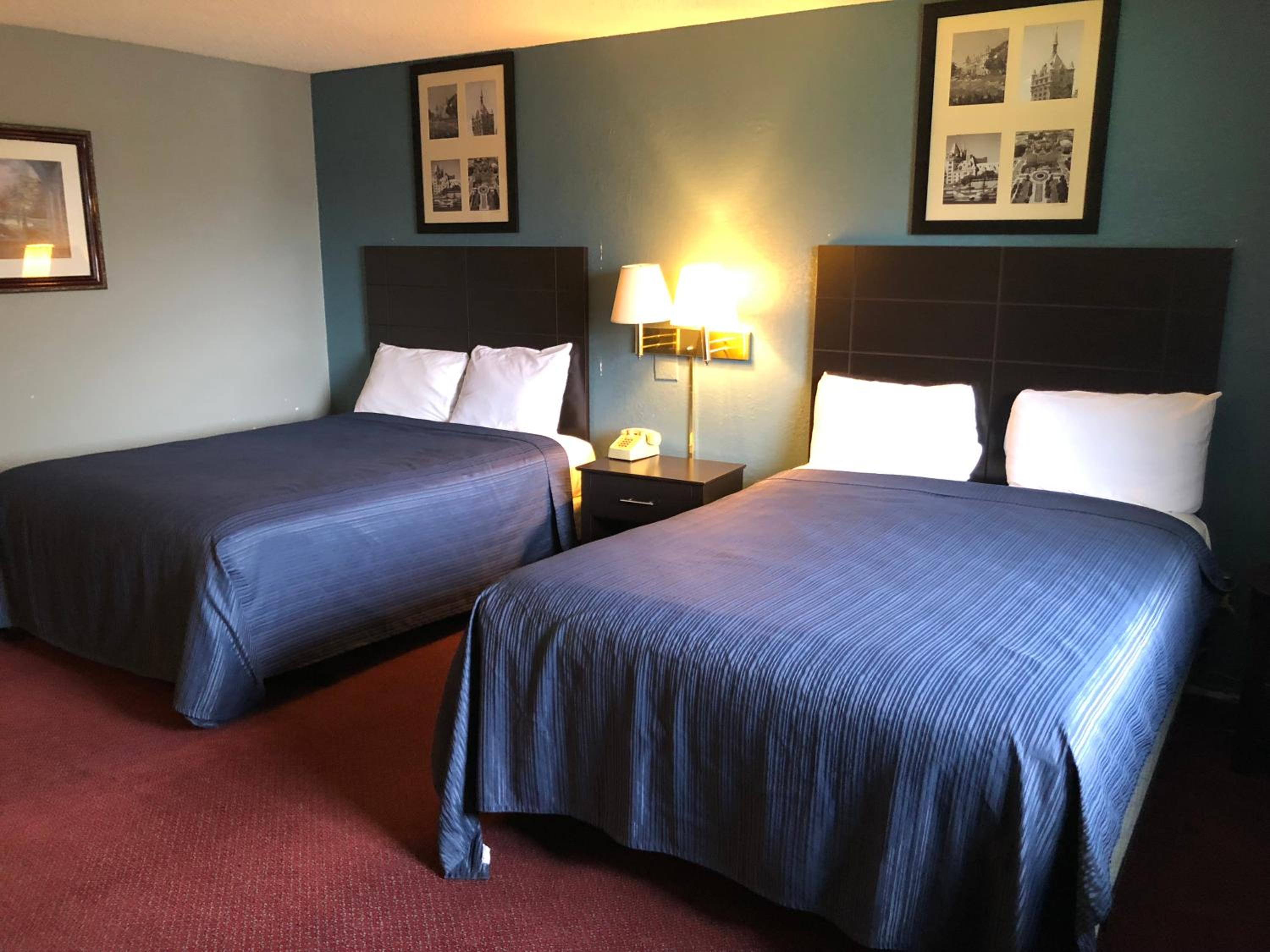 Double Room with Two Double Beds - Photo 2