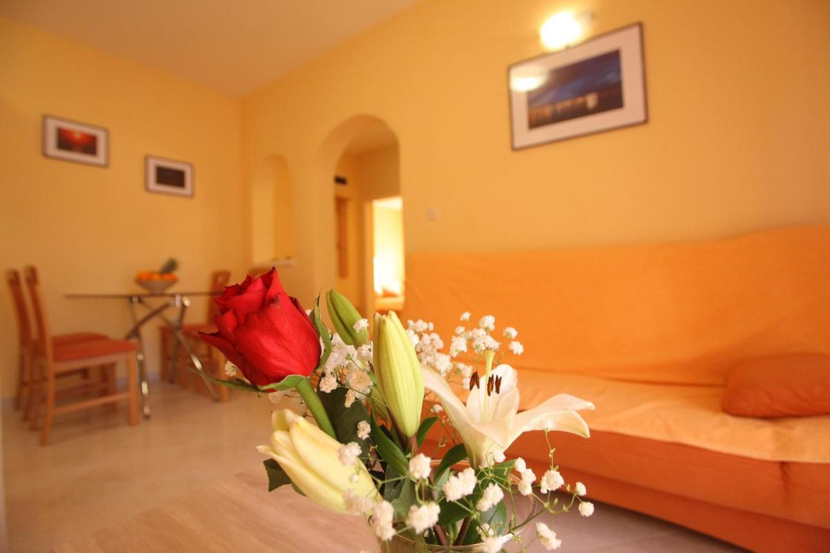 Two-Bedroom Apartment with Garden View photo 3