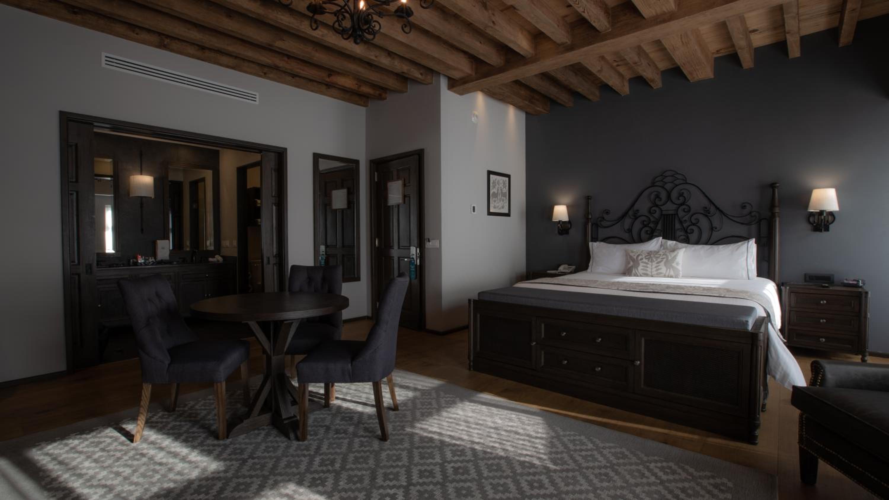 Junior Suite with City View