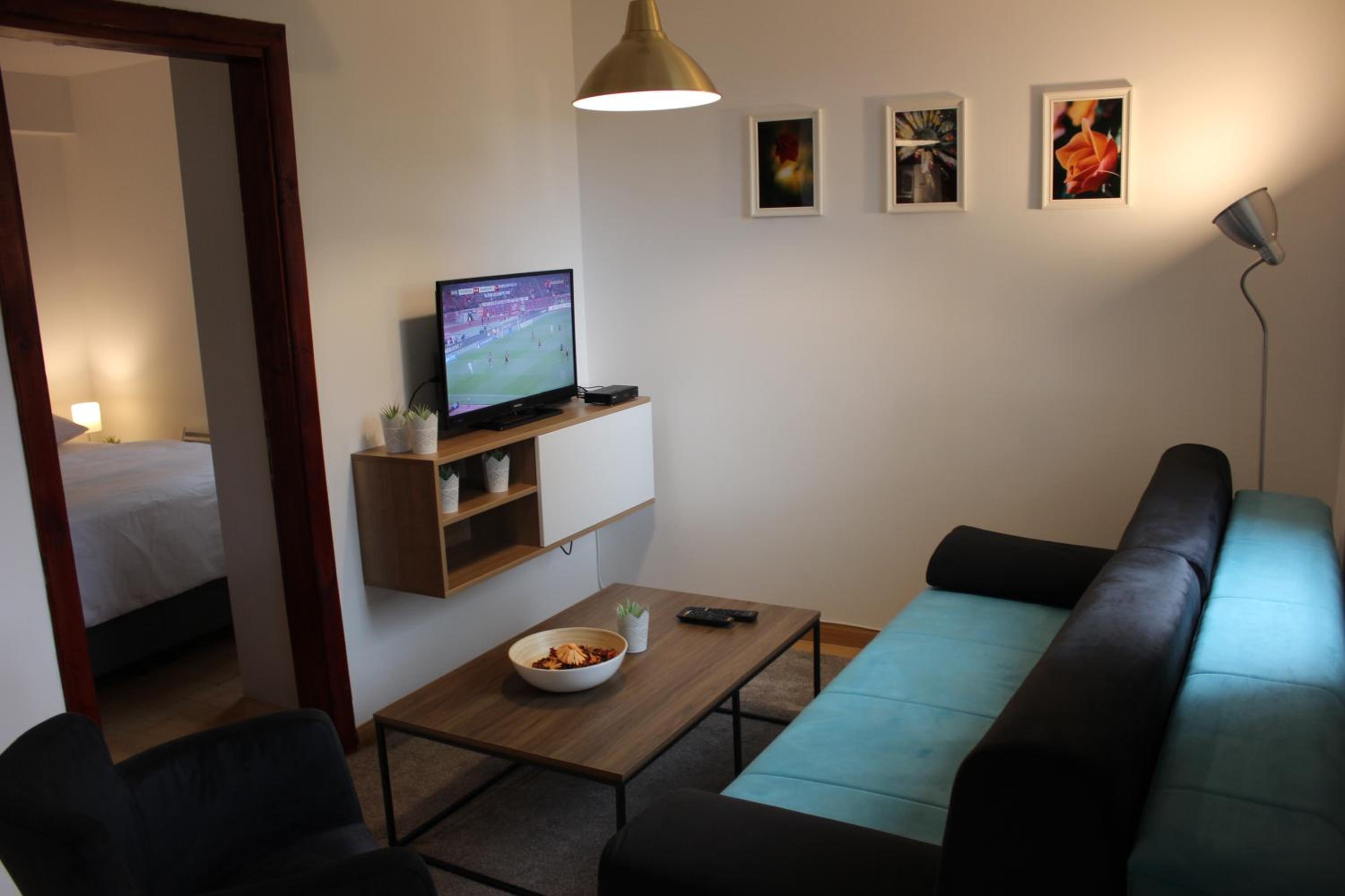 Apartment with Balcony - Photo 8
