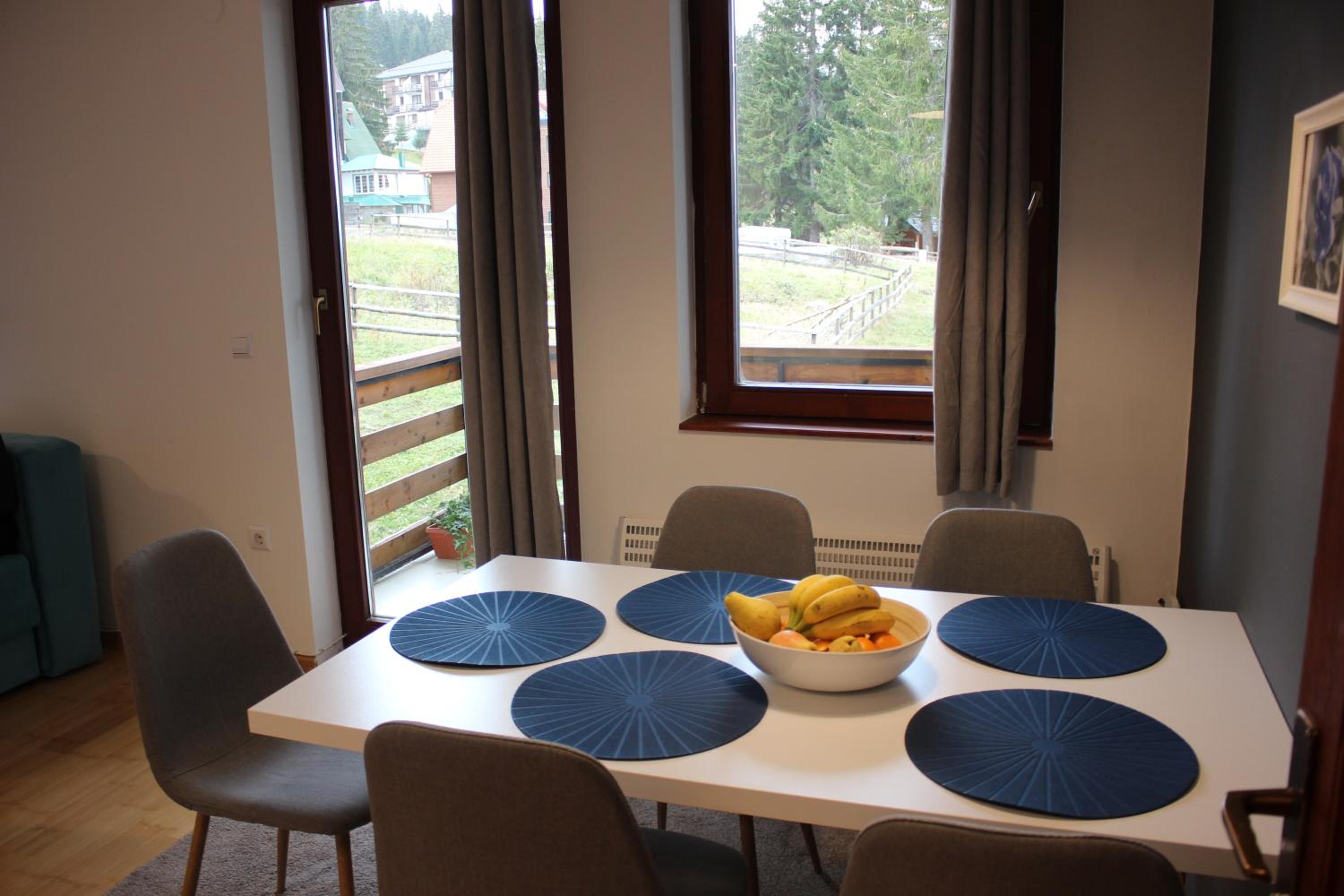 Apartment with Balcony - Photo 10