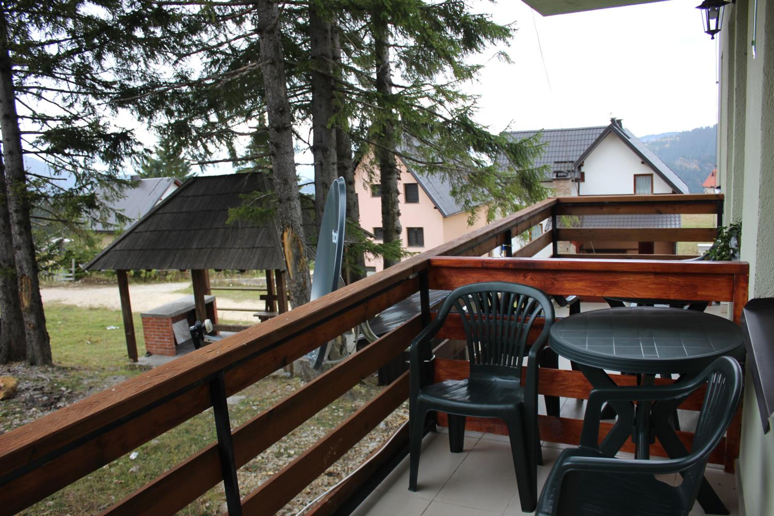 Apartment with Balcony - Photo 11