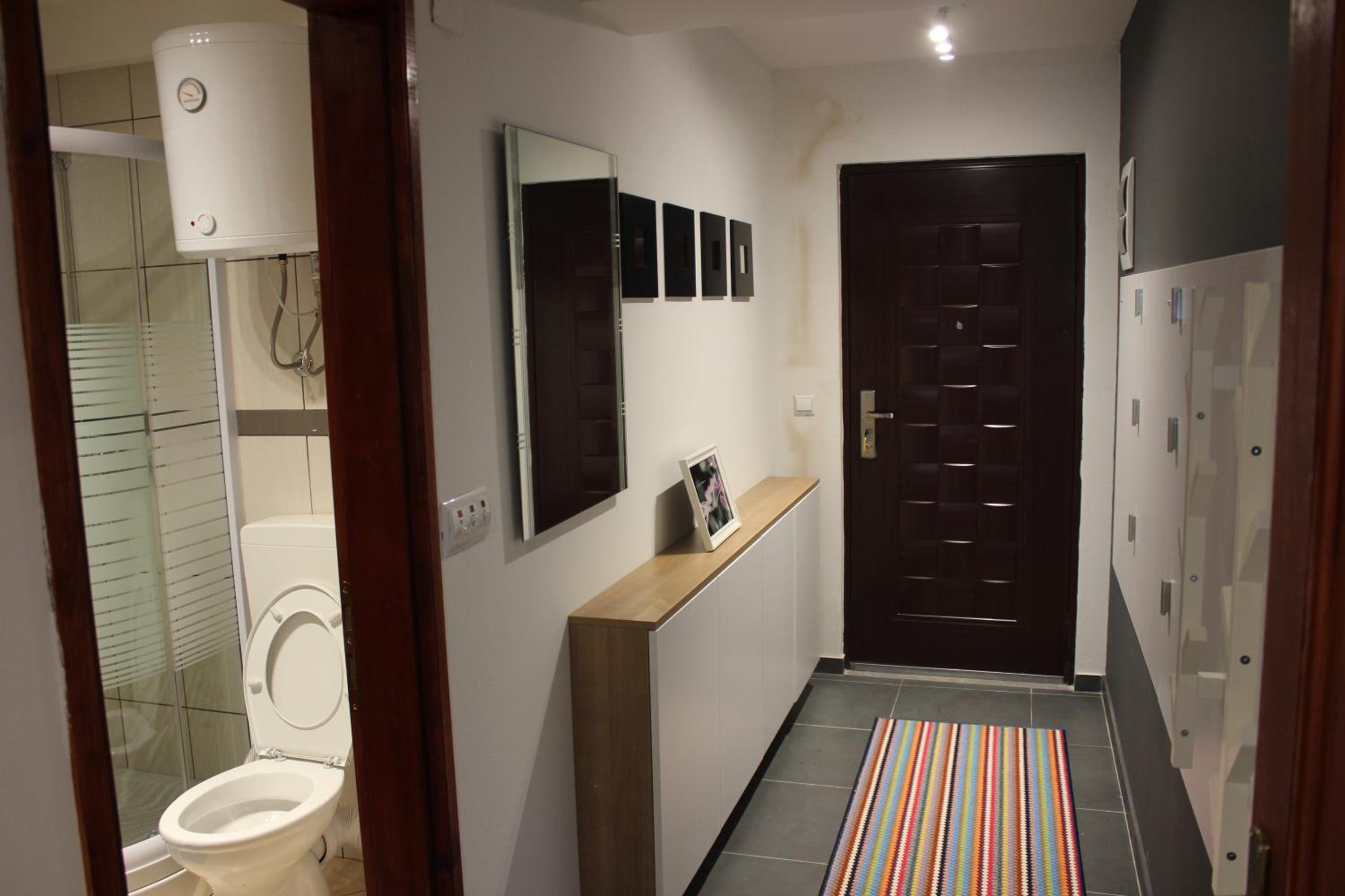 Apartment with Balcony - Photo 15