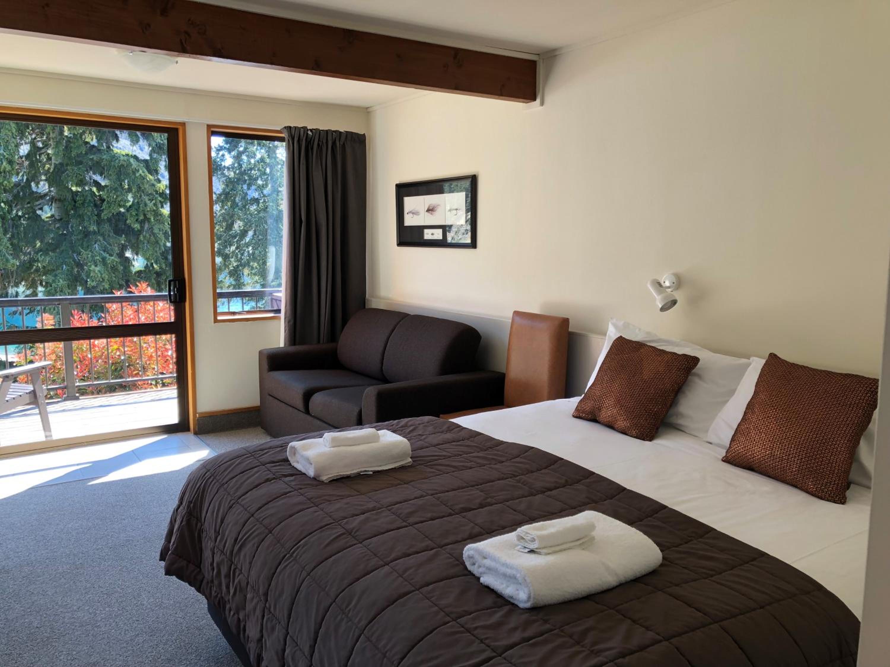 Standard Lake View Family Hotel Room with Mezzanine and Ensuite Bathroom - Photo 6