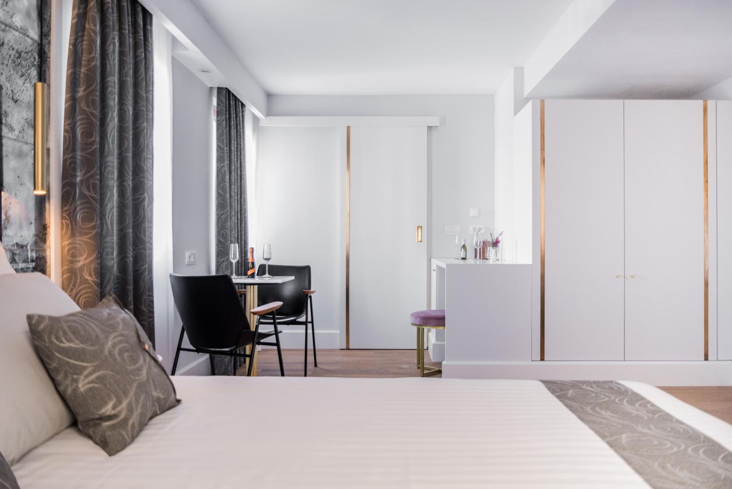 Deluxe Double Room with Sea View - Photo 3