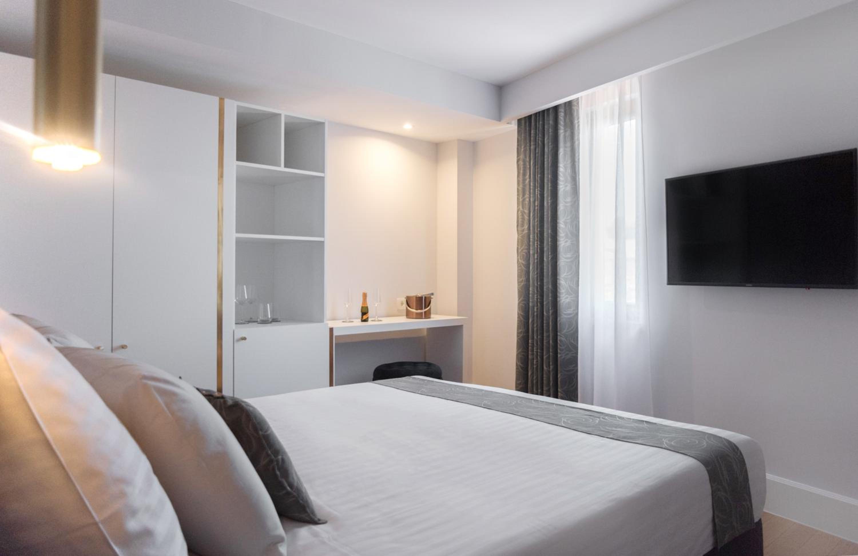 Deluxe Double Room - Photo 4