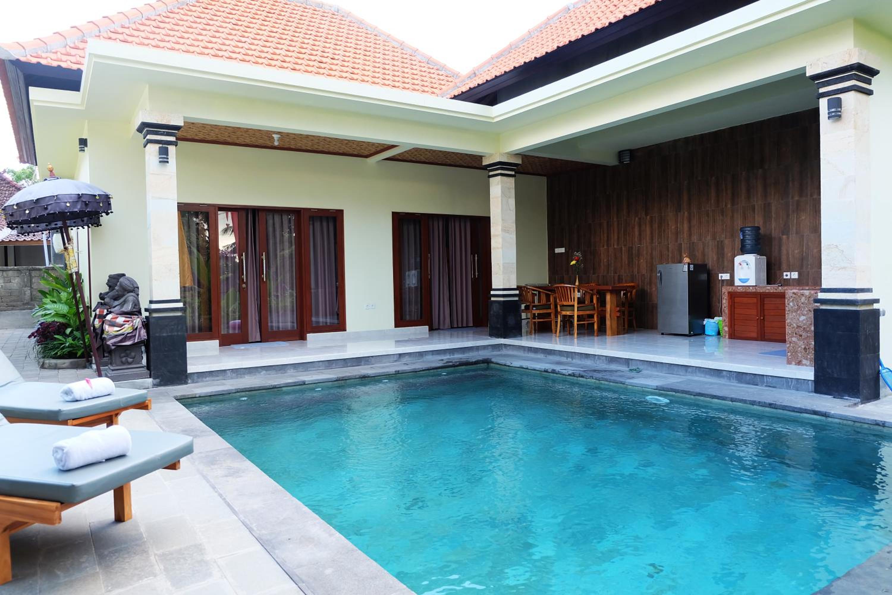 Villa with Private Pool - Photo 1