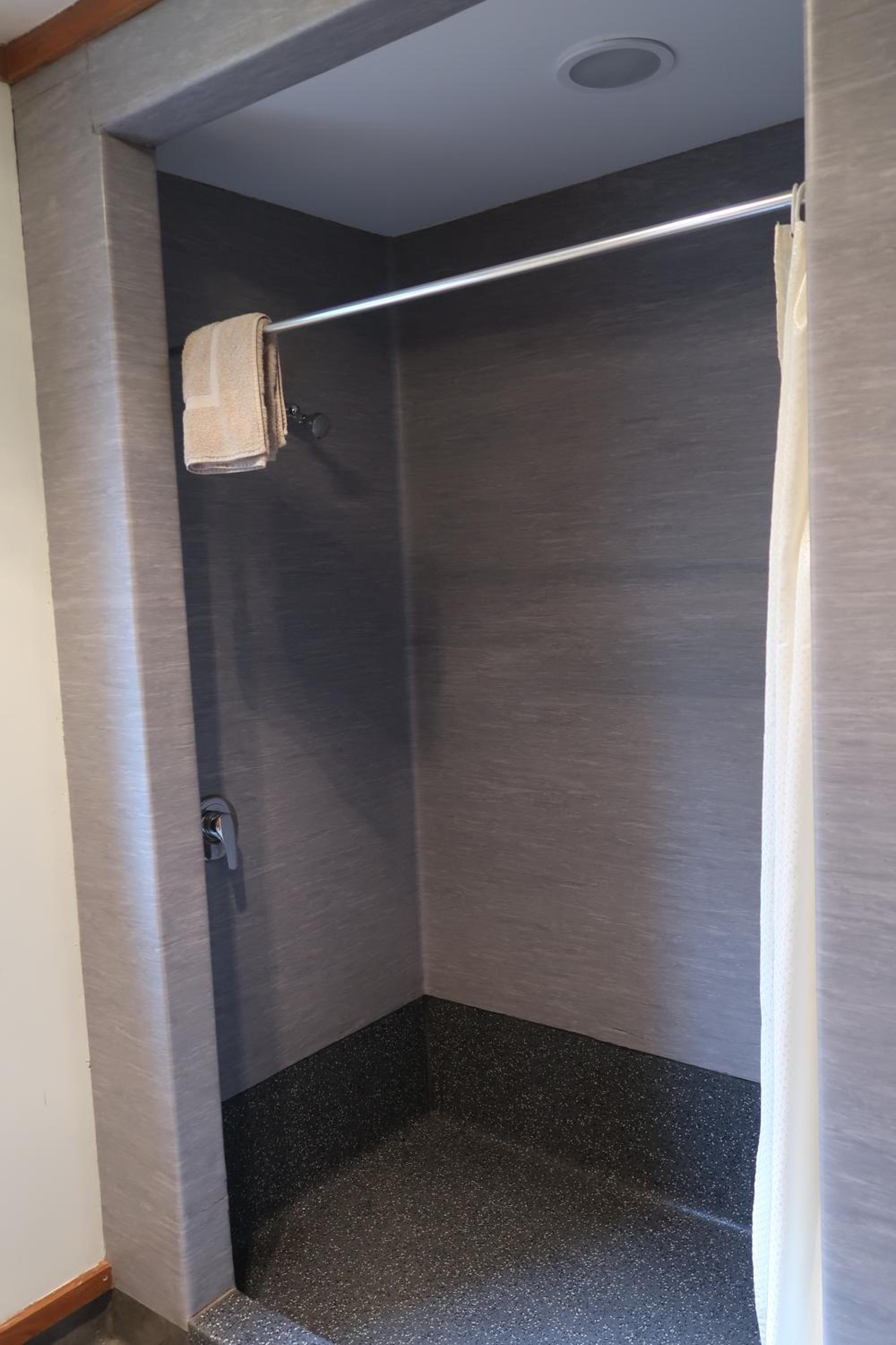 Single Room with Shared Bathroom photo 1