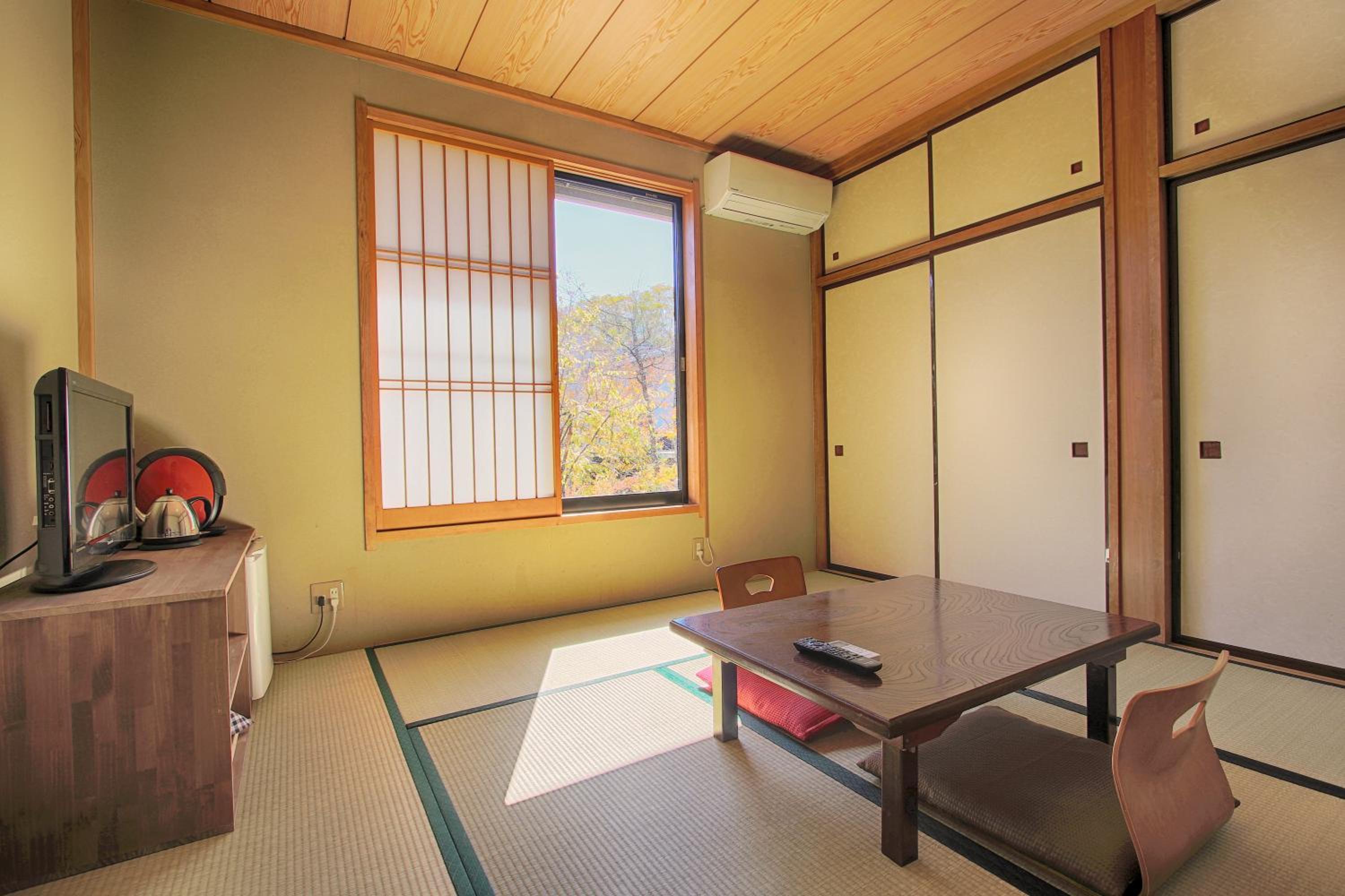 Economy Japanese-Style Twin Room - Photo 6