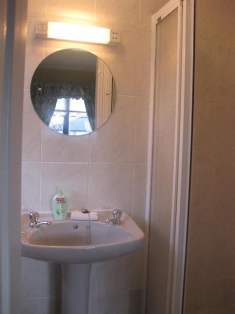 Triple Room with Private Bathroom - Photo 8
