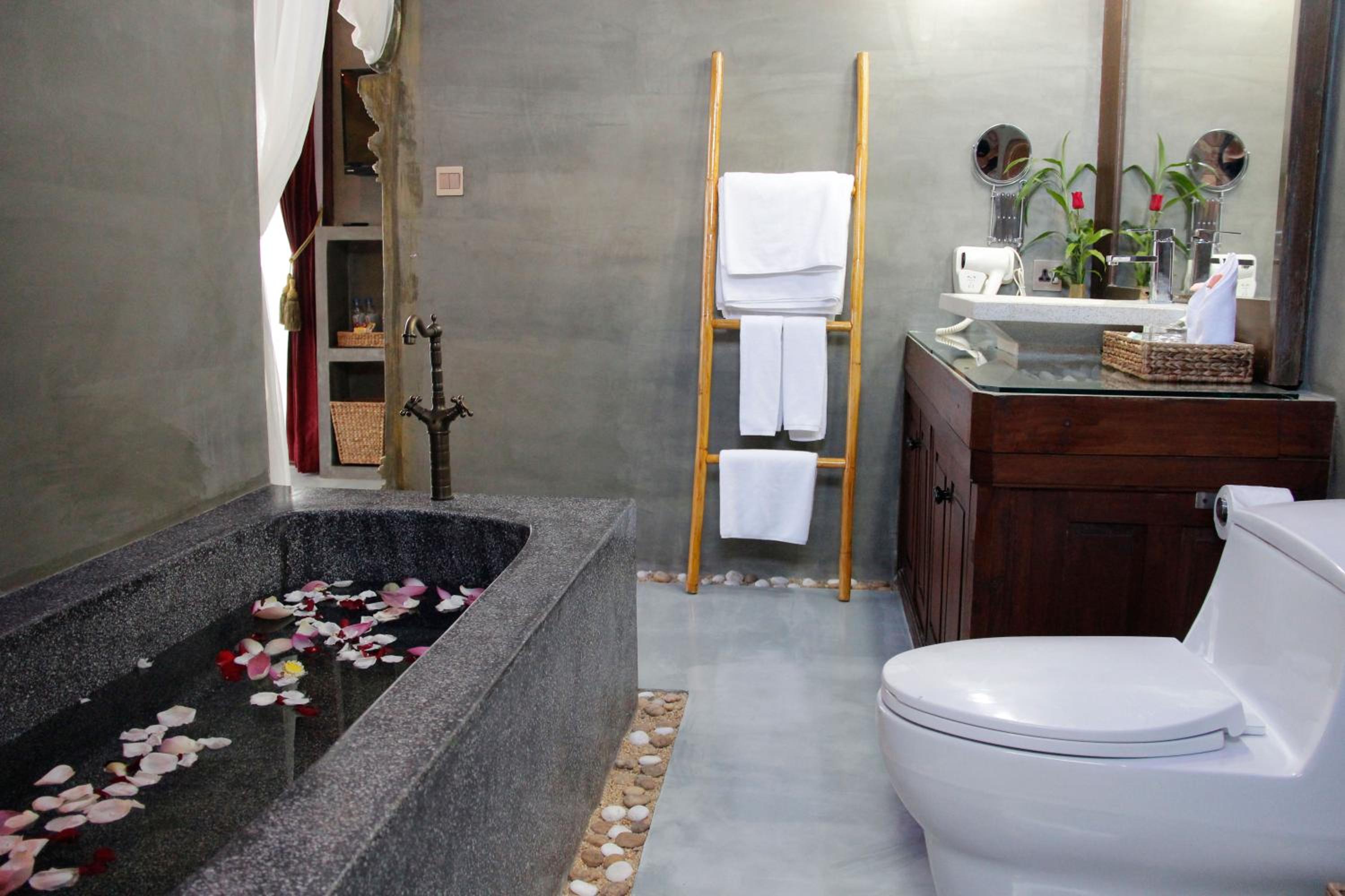 Deluxe Double Suite Balcony Pool View - Free Pickup from Bus Station photo 3